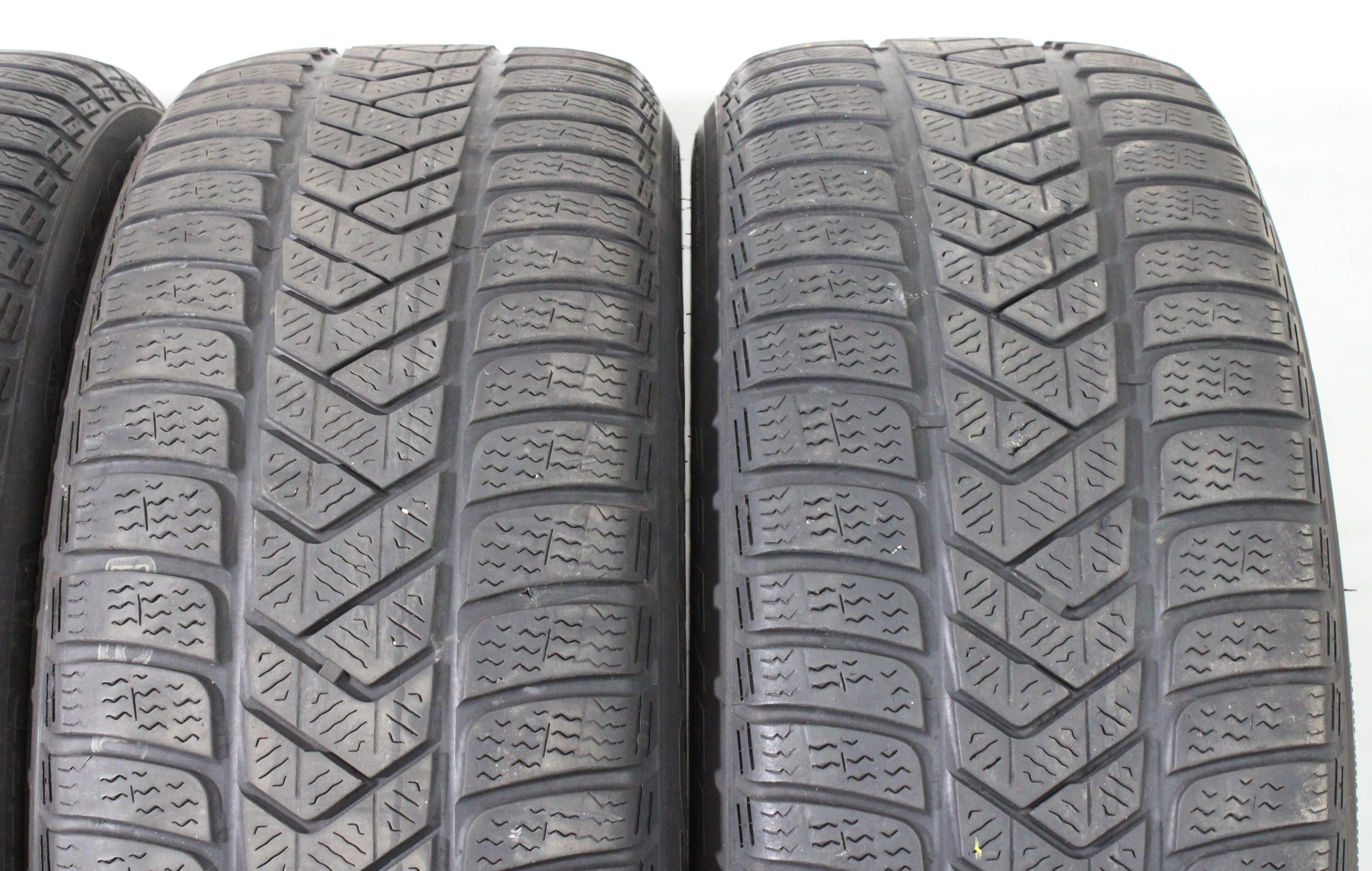 4 x 235/55R17 103V pneus hiver Pirelli Sottozero 3 4mm 2020