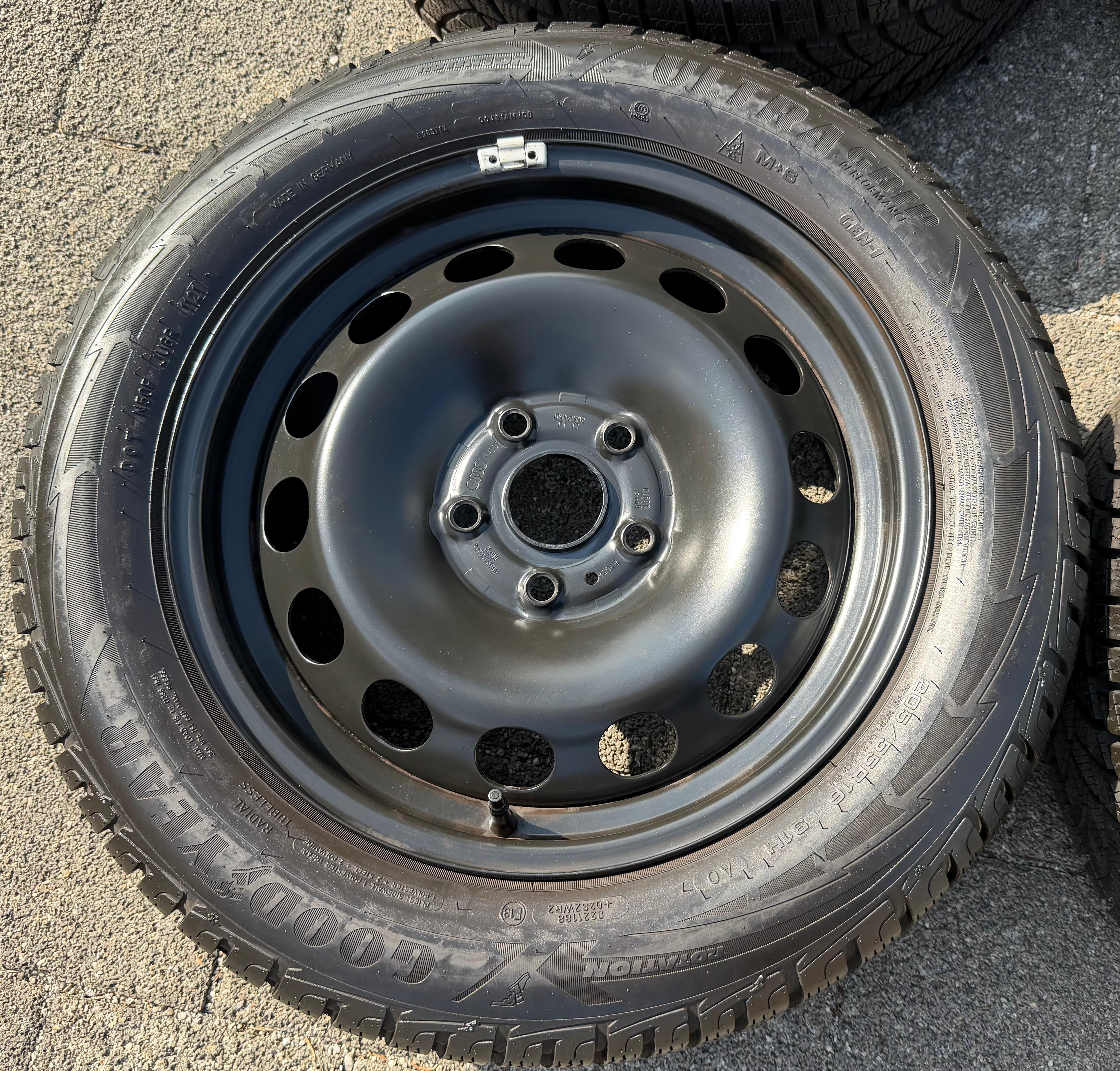 4 Winterräder Audi A3 8V Sportback Cabrio  205/55R16 91H Goodyear 8V0601027A 2021