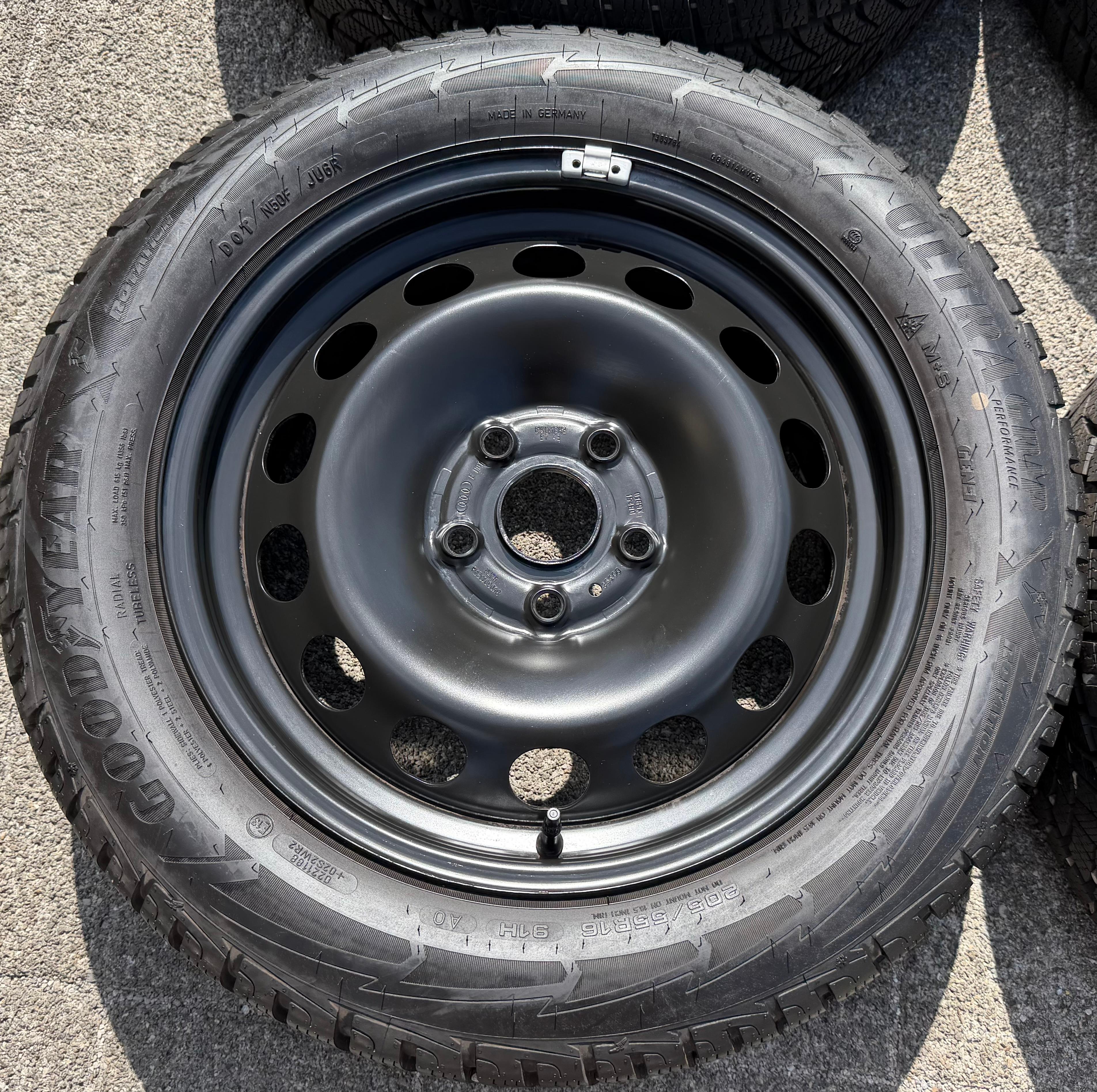 4 Winterräder Audi A3 8V Sportback Cabrio  205/55R16 91H Goodyear 8V0601027A 2021