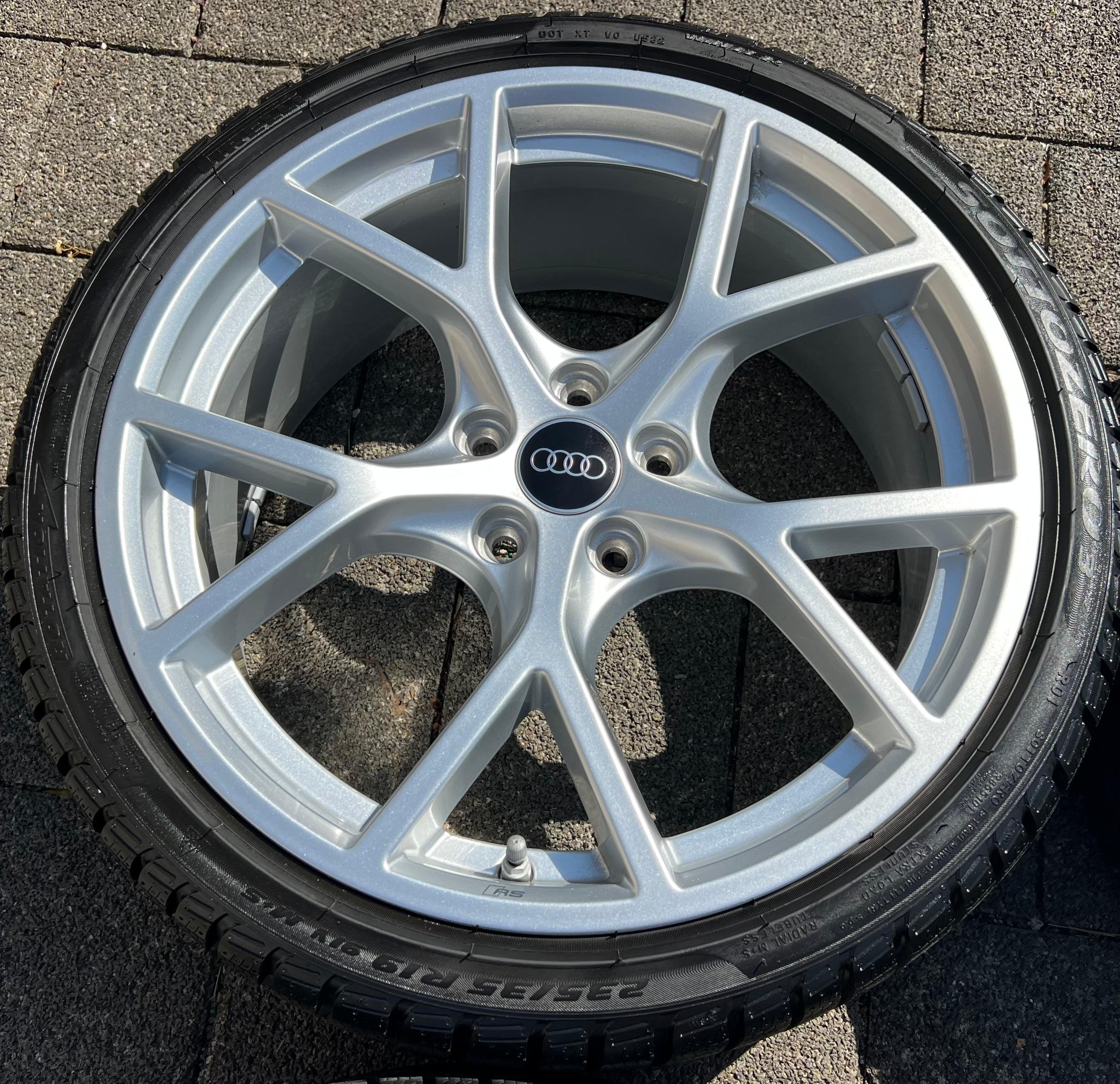 4 RUOTE IN LEGA ORIGINALI DA 19" PER INVERNO AUDI RS3 8Y 8Y0601025BT 235/35R19 91V PIRELLI RDKS