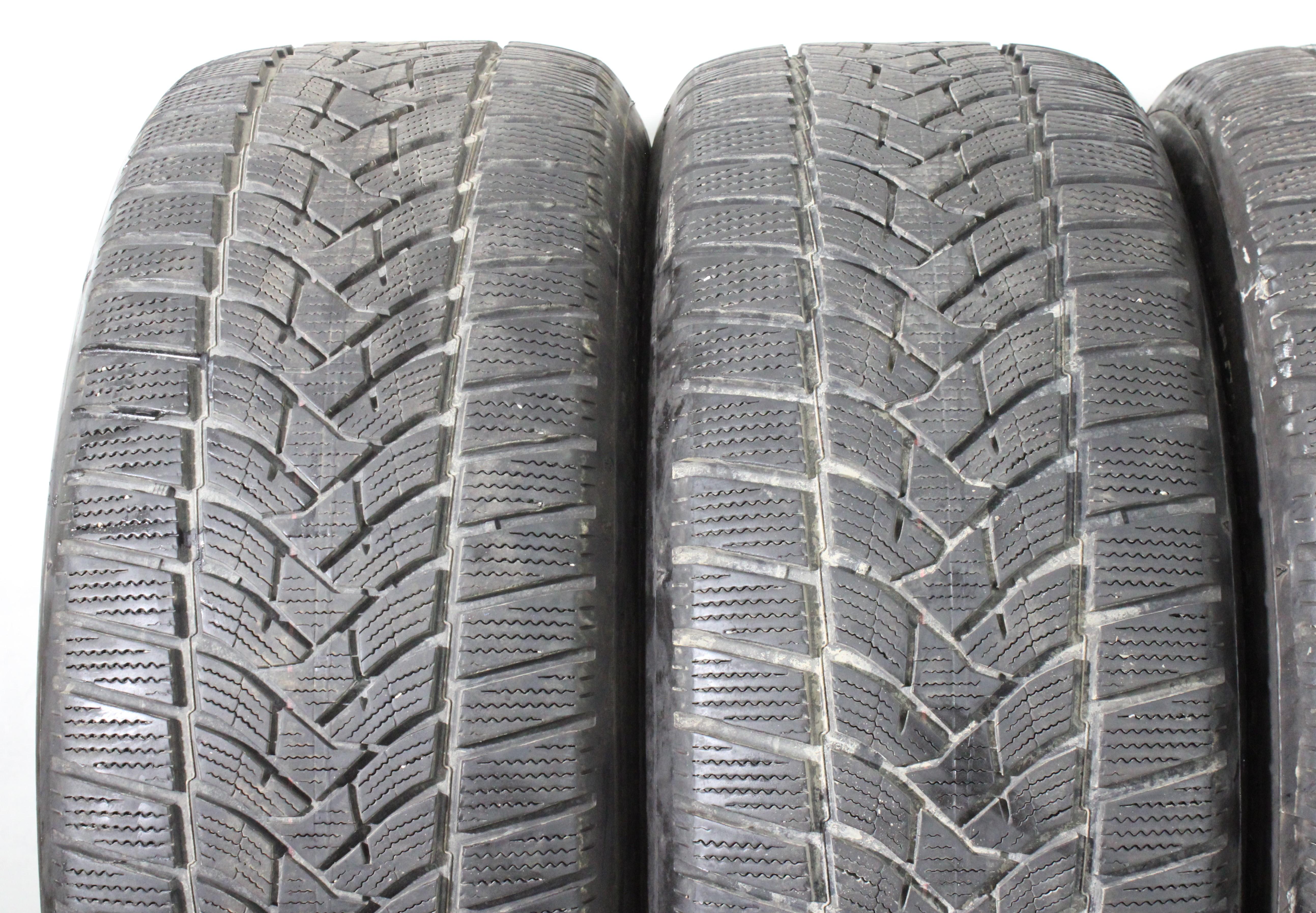 4 x 235/55R17 103V pneus hiver Dunlop Winter Sport 5 1x5,5-6mm/3x6-6,5mm 1x2017/3x2018