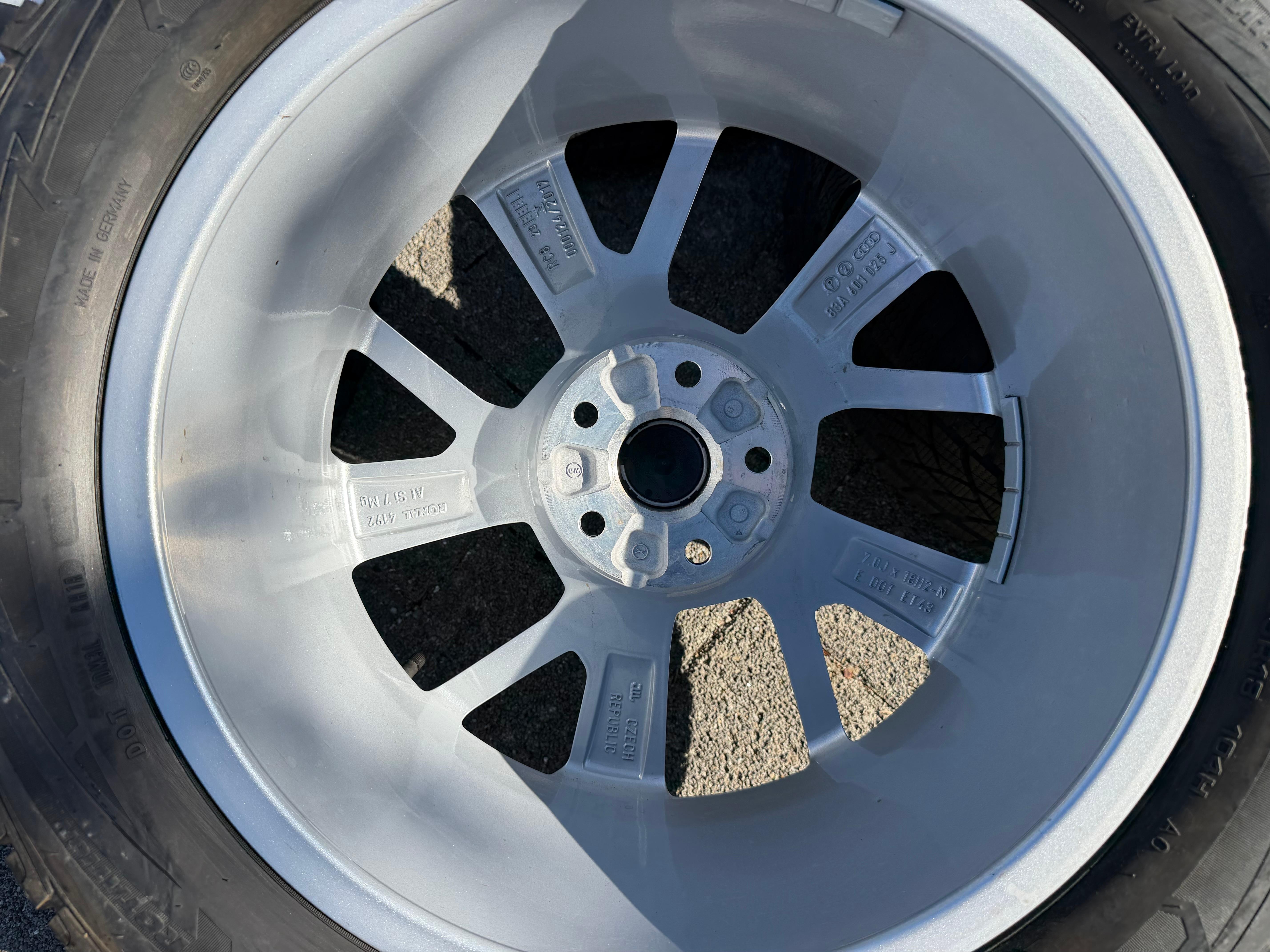 4 Original 18" Alu Winterräder Audi Q3 F3 83A 83A601025J 235/55R18 104H Goodyear