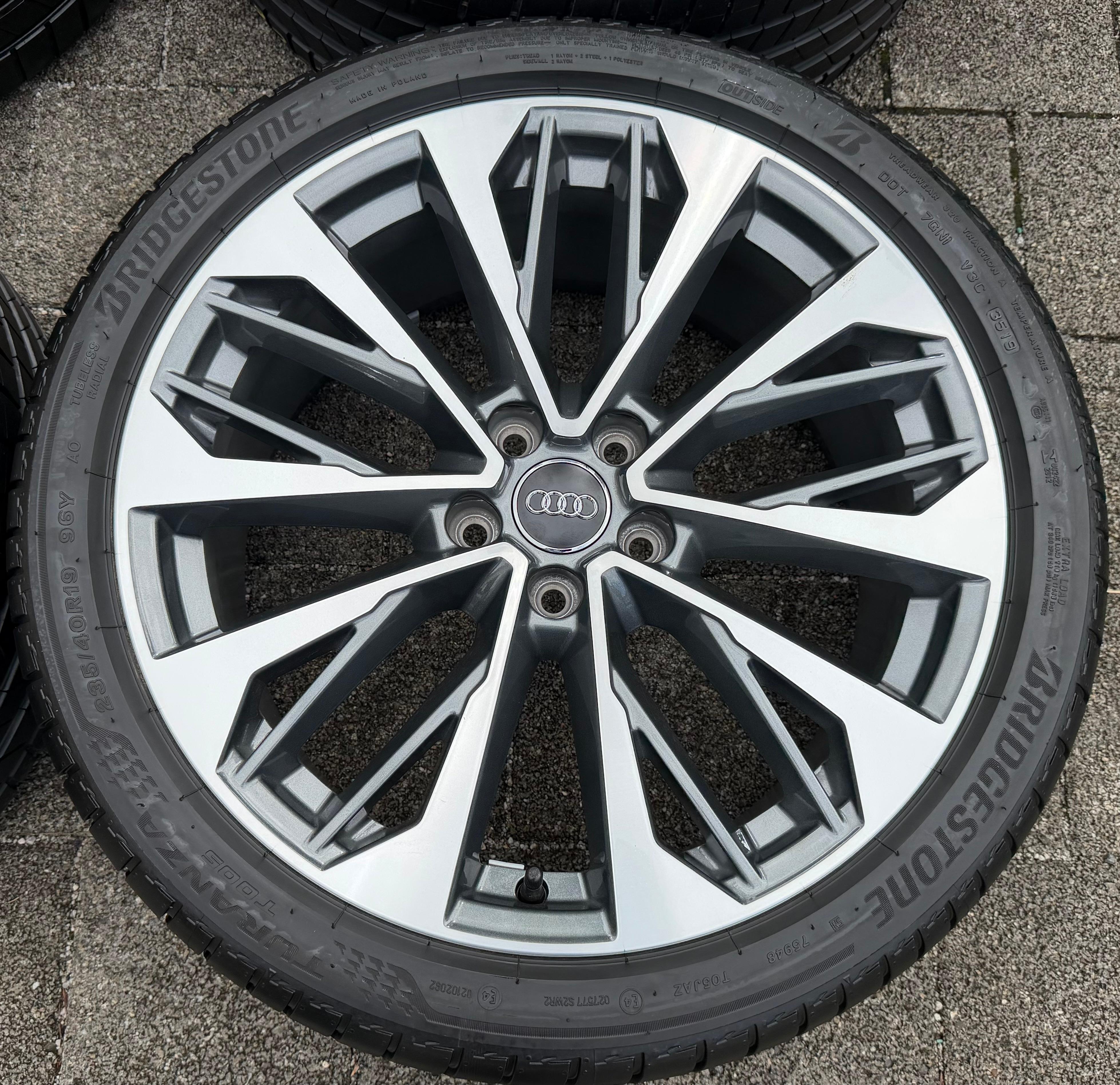 4 Original 19" Alu Sommerräder Audi Q2 SQ2 81A601025S 235/40R19 96Y Bridgestone