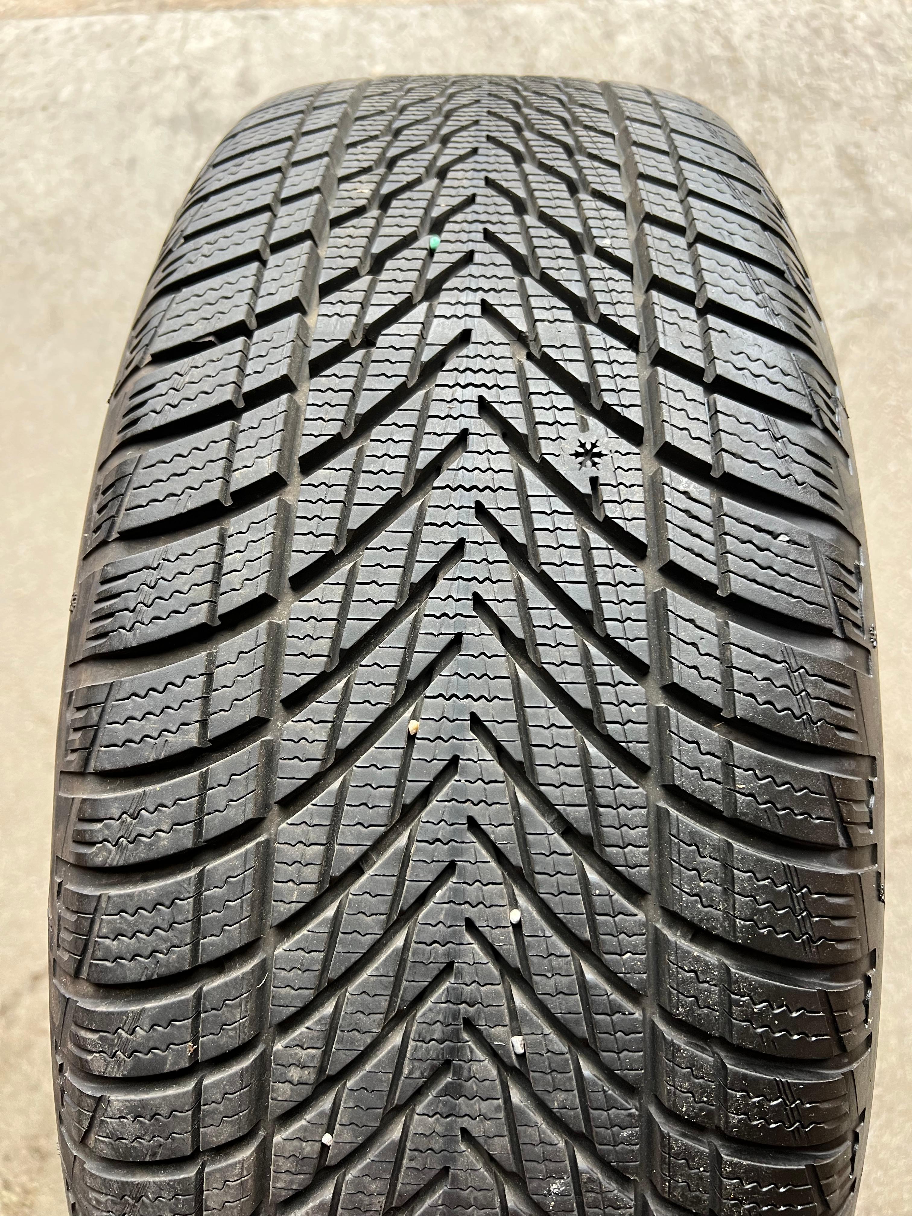 1 x 235/55R17 103V Winterreifen Goodyear Ultra Grip Performance 3 7mm 2023
