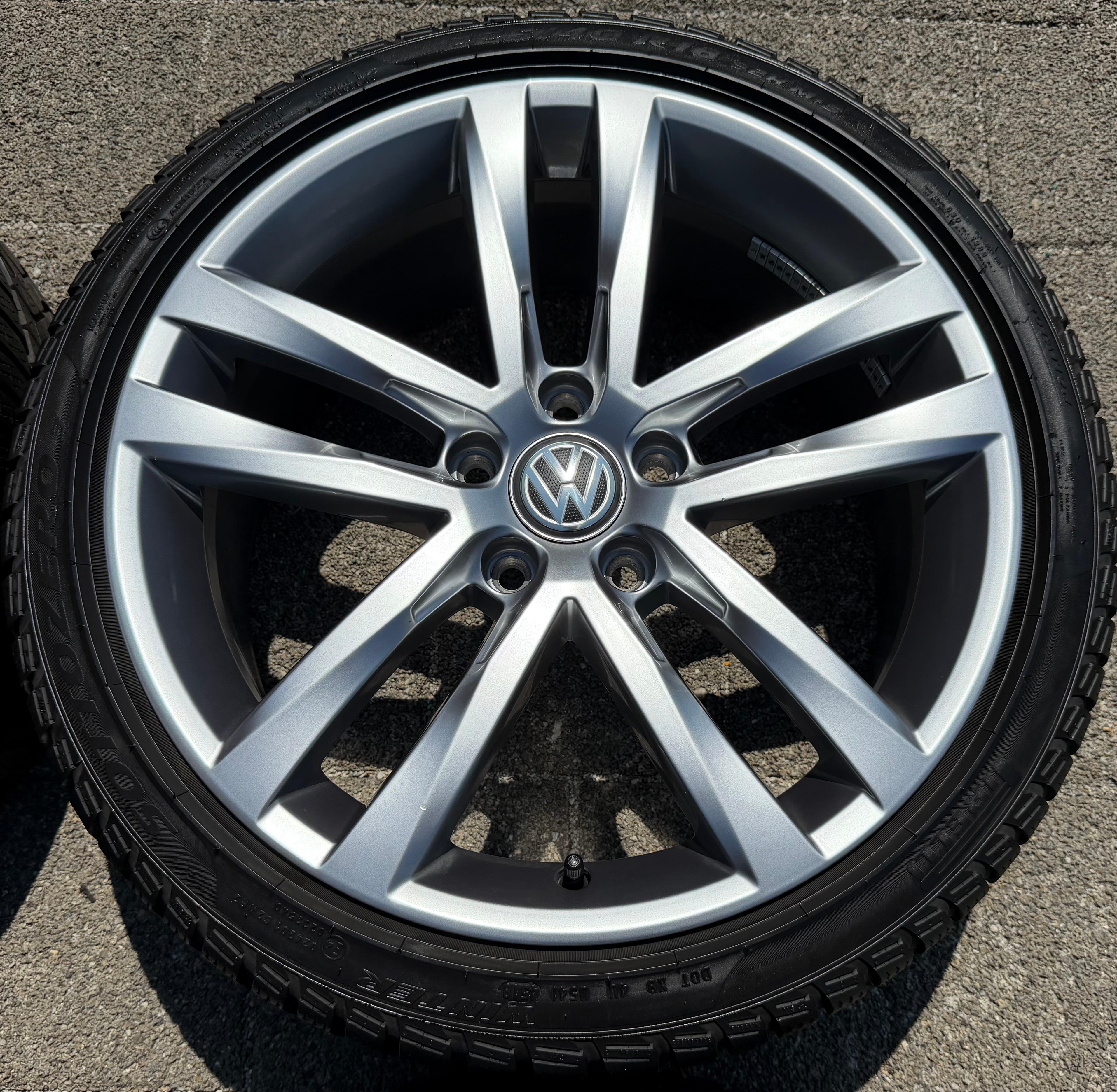 4 Original 18" Alu Winterräder VW Golf VII 7 AU 225/40R18 92V Salvador 5G0601025AF