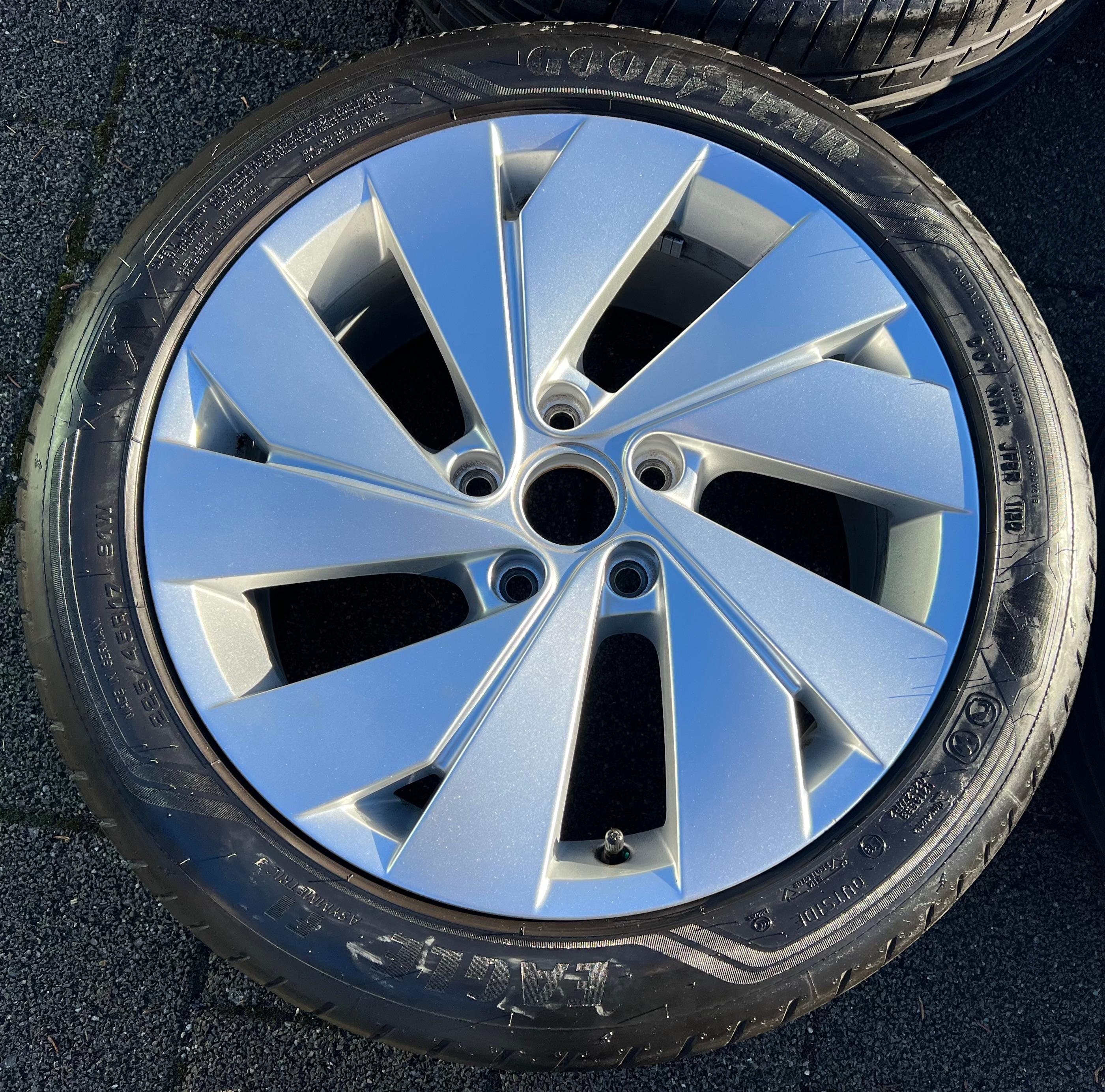 4 CERCHI ESTIVI IN ALLUMINIO ORIGINALI DA 17" VW GOLF 8 VIII 225/45R17 91W GOODYEAR BELMONT CONSEGNA GRATUITA