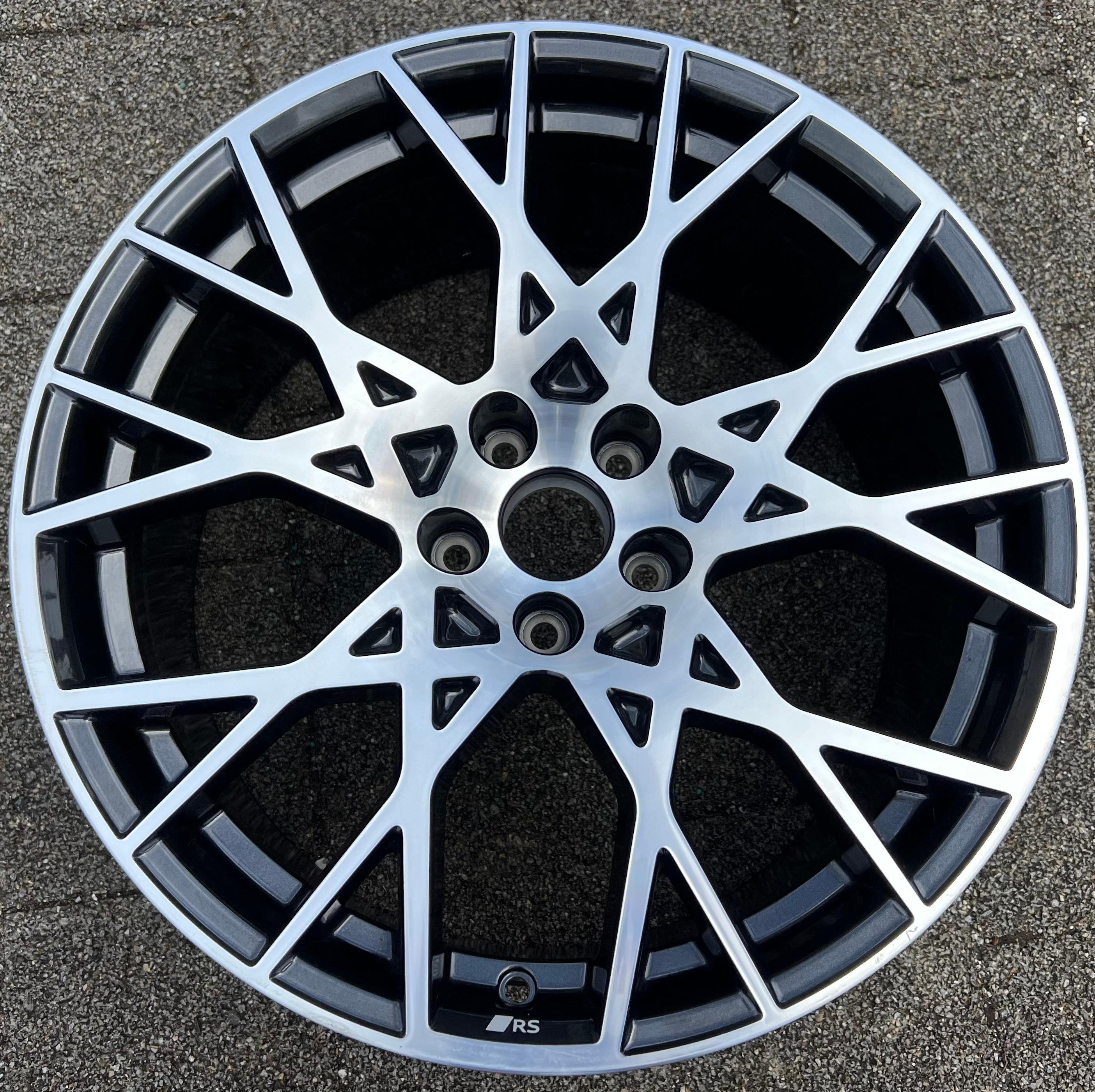 1 jante en aluminium d'origine 19" pour Audi RS3 8Y GY 8Y0601025DA / 8Y0601025DE 9x19 ET25