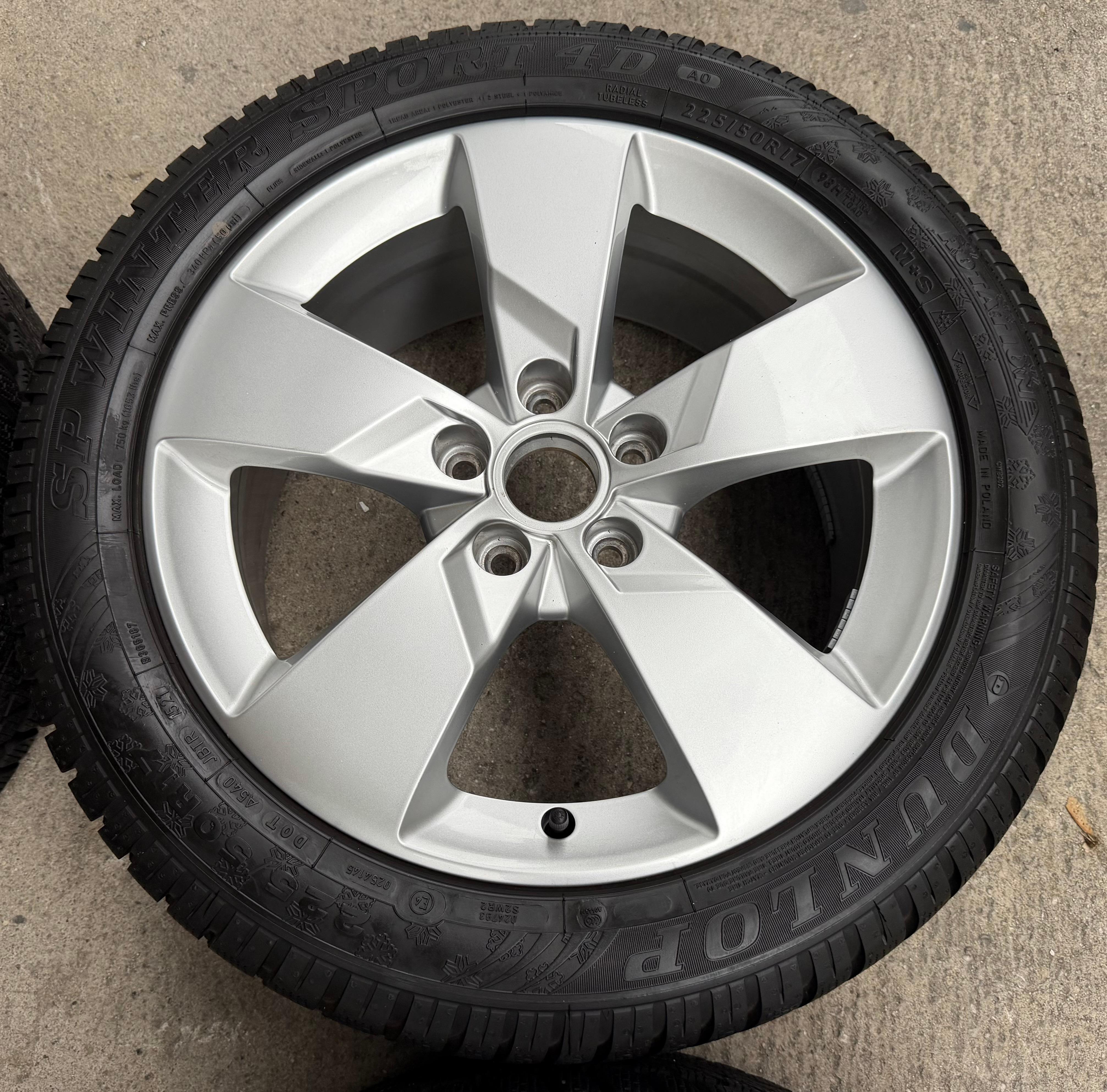 4 ruote in lega invernali originali da 17" per Audi TT 8S 225/50R17 94H Dunlop 8S0601025J
