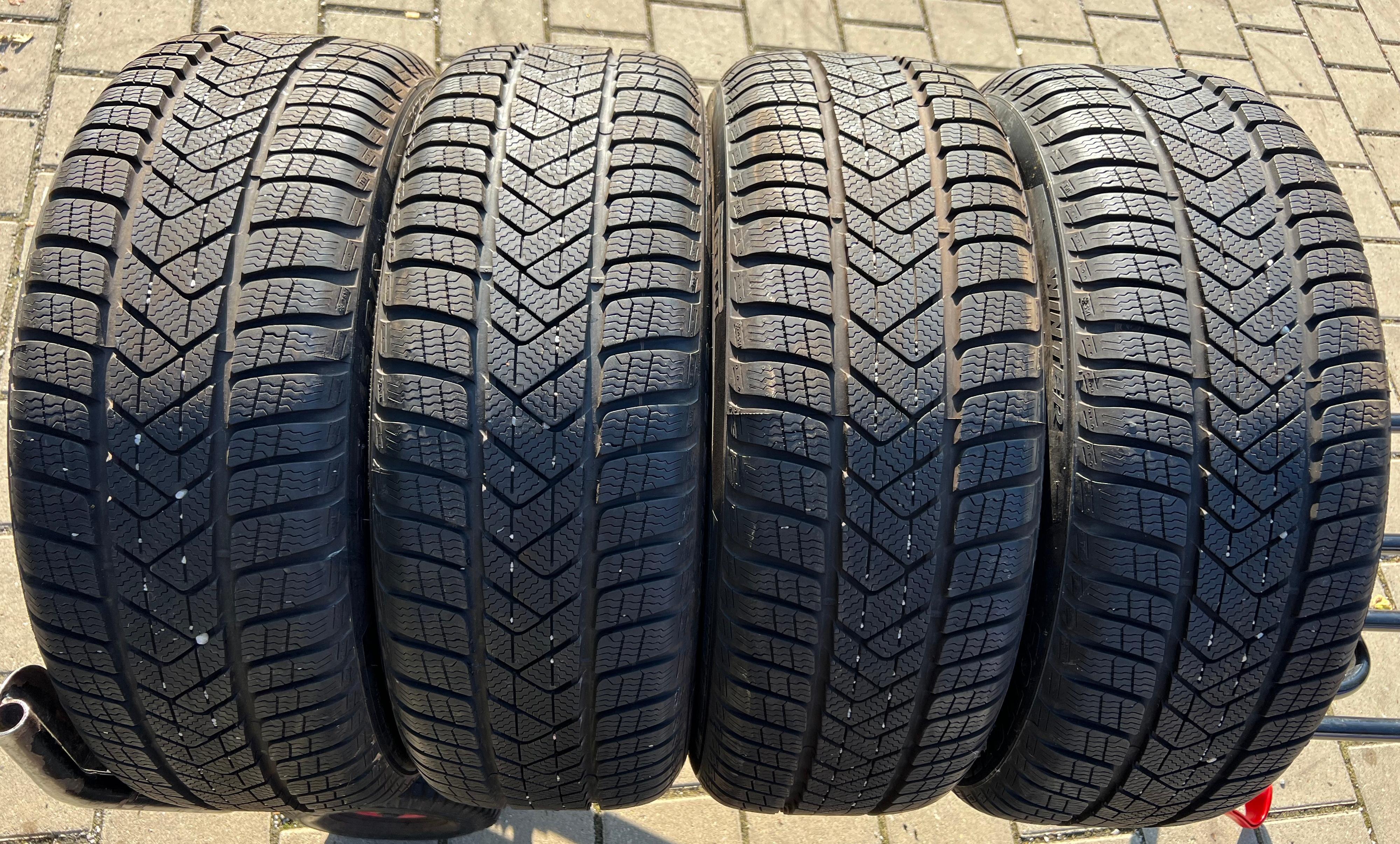 4 pneumatici invernali 225/45R19 96V Pirelli Sottozero 3 Runflat 7,5 mm 2020