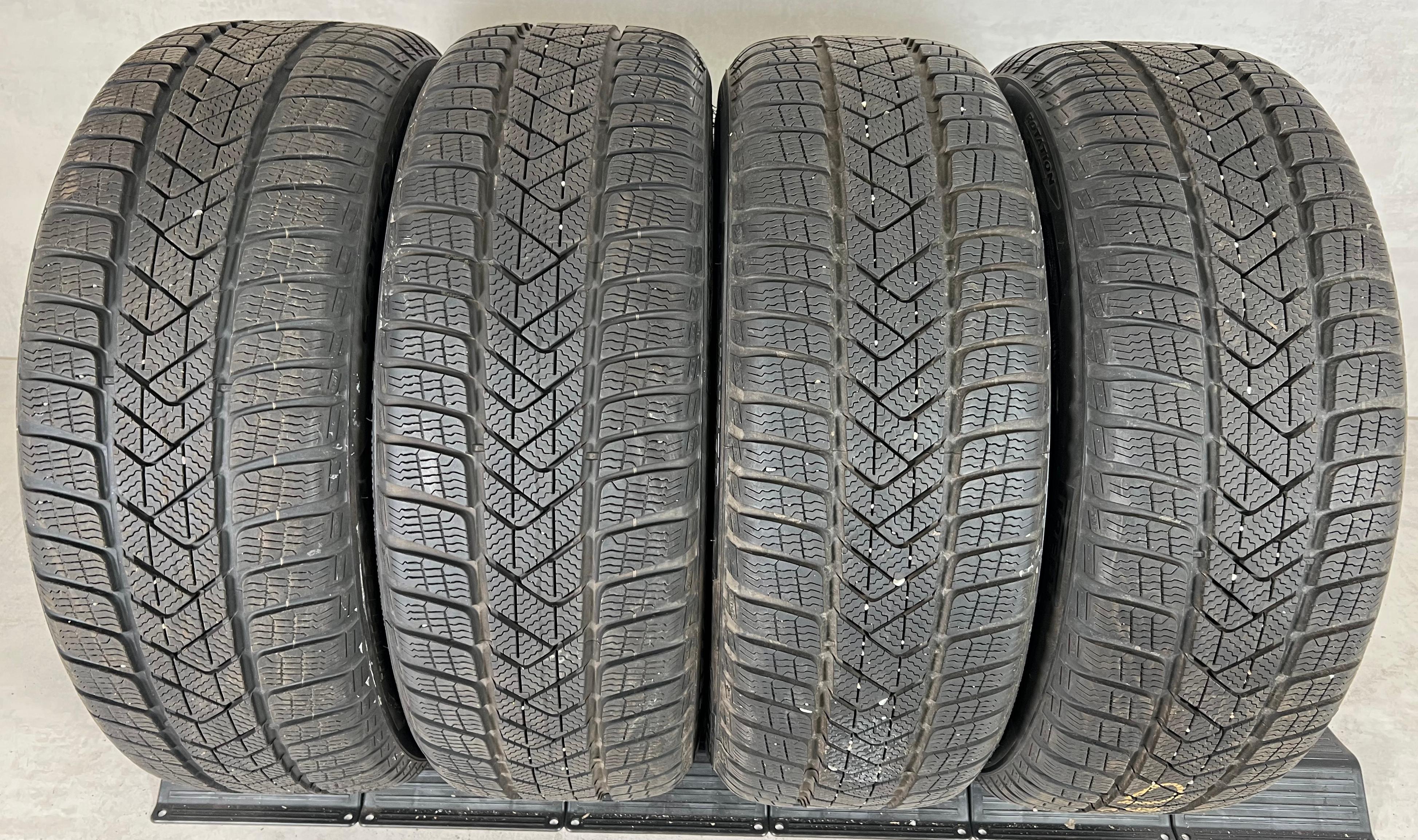 4 x 225/45R19 96V pneumatici invernali Pirelli Sottozero 3 Runflat 2x 7,5mm e 2x 6,5-7mm 2020 *