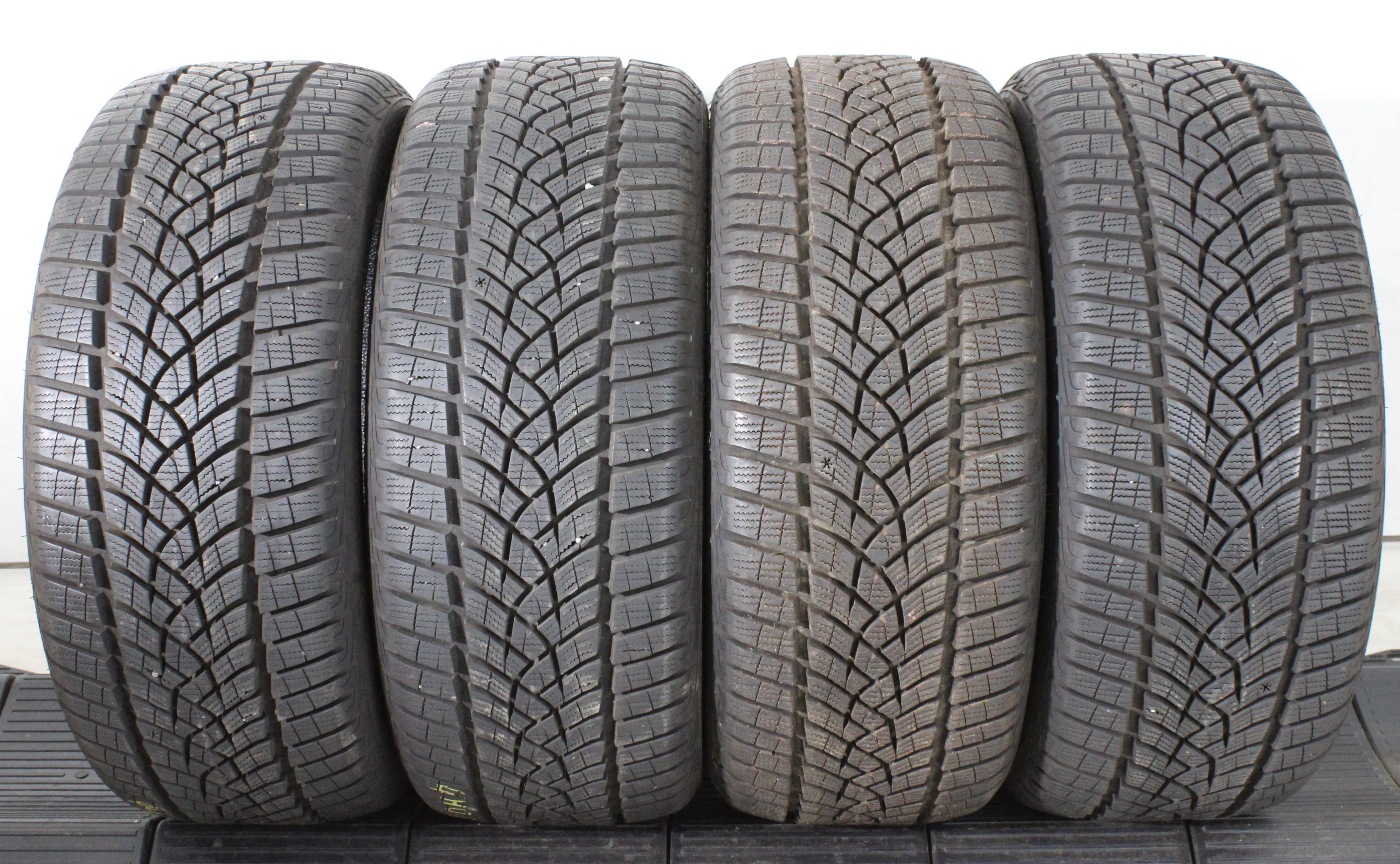 4 x 215/45R16 90V Winterreifen Goodyear Ultra Grip Performance 2x 8mm und 2x 7,5mm 2018