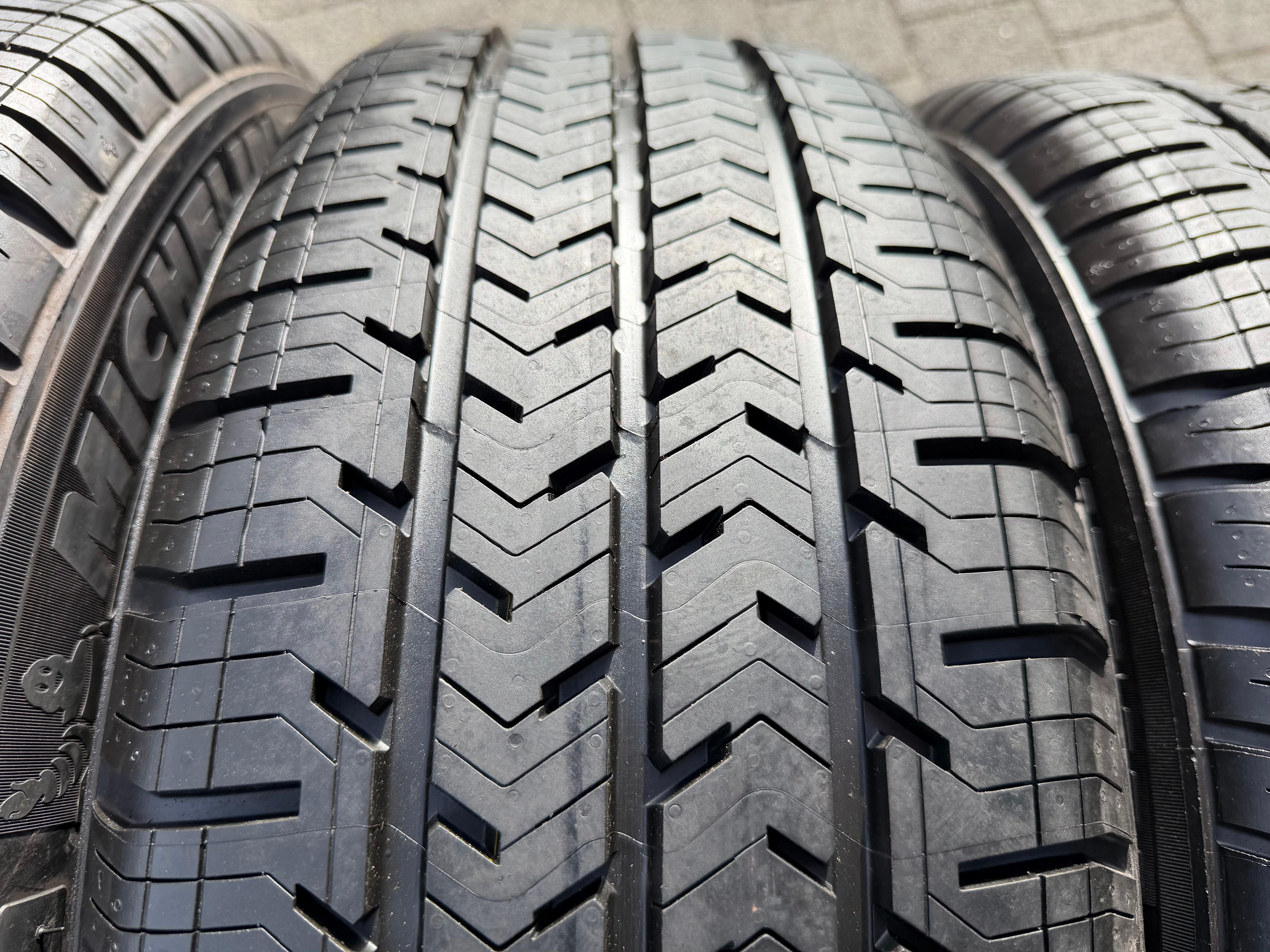 4 Ronal Alu 17" Sommerräder VW BUS T5 T6 T6.1 215/60R17C 104/102H Michelin Agilis 2023