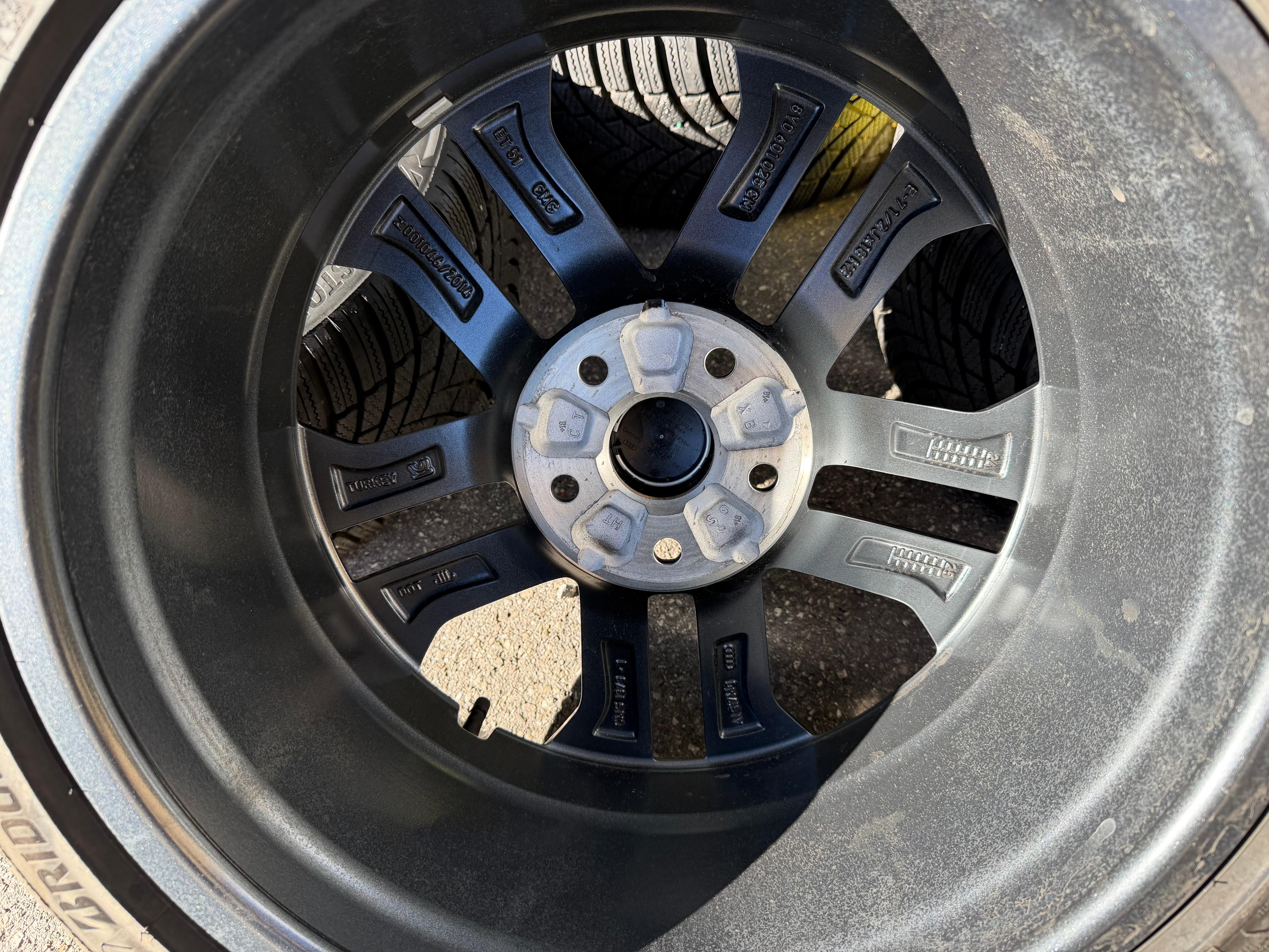 4 ruedas de invierno de aleación originales de 18" para Audi A3 S3 8Y 8Y0601025CM 225/40R18 92V 2025