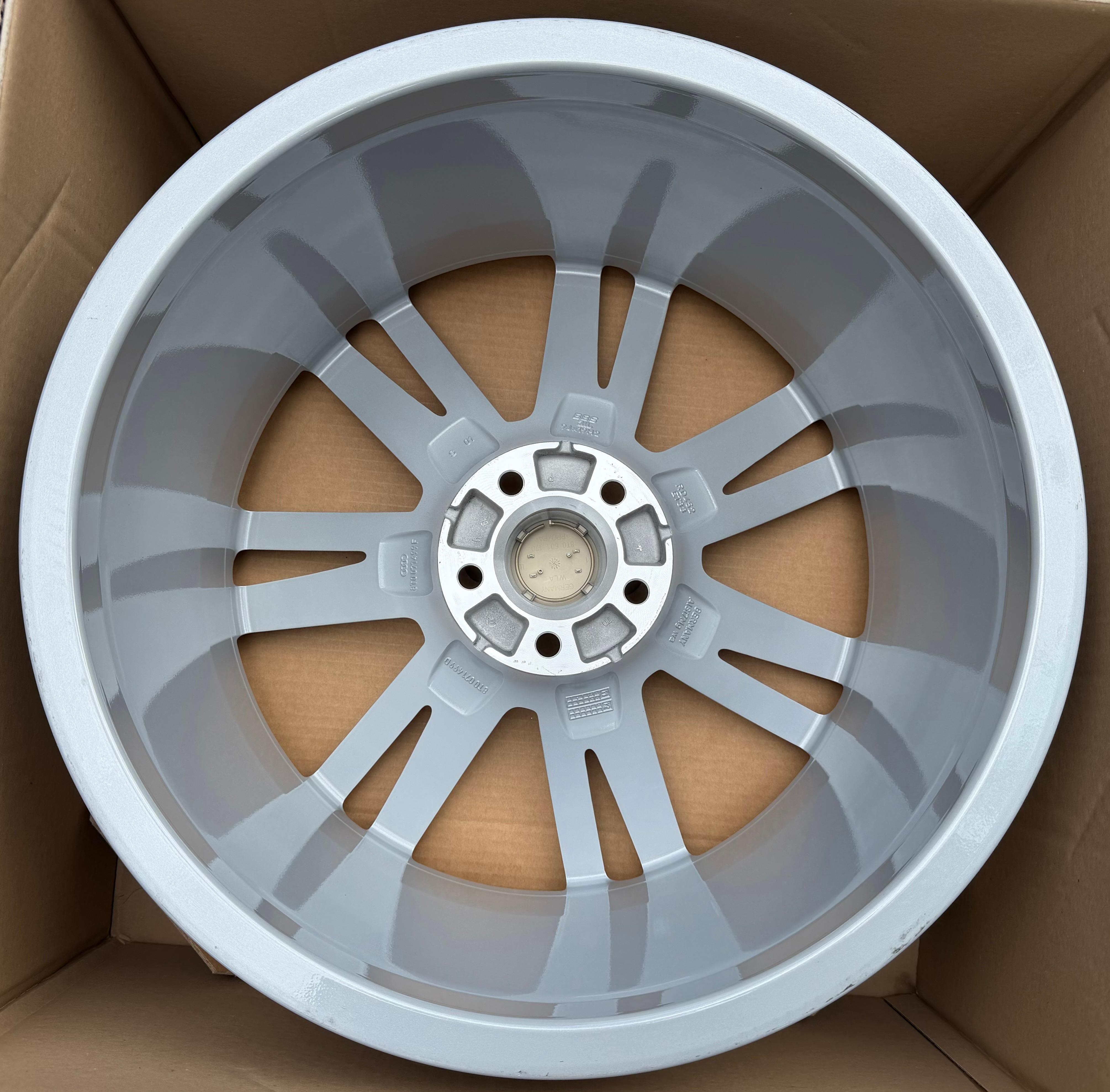 4 CERCHI IN LEGA ORIGINALI DA 19" AUDI A5 S5 8T 8T0071499F 9x19 ET33 CERCHI NUOVI