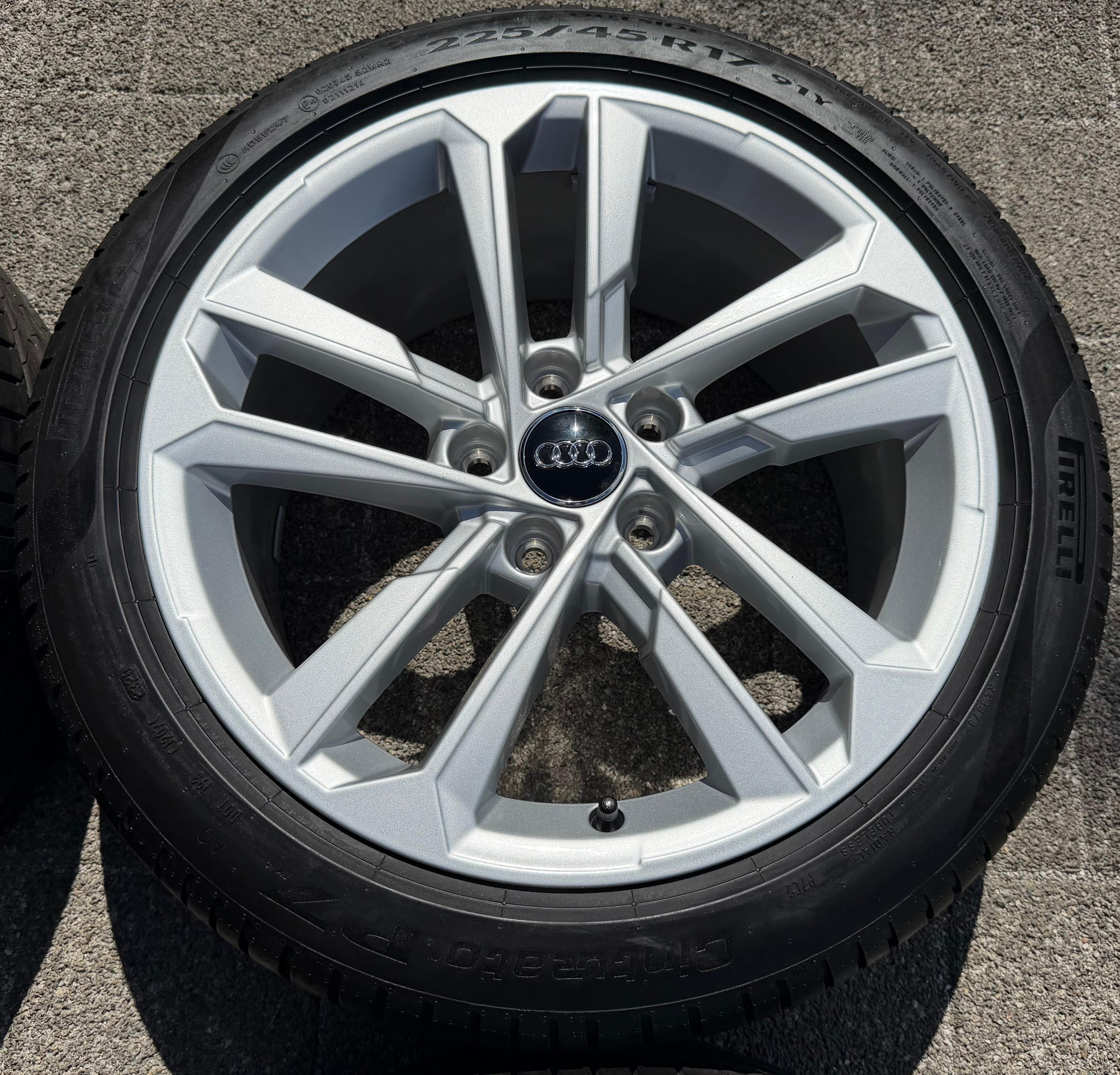 4 Original 17" Alu Sommerräder Audi A3 8Y 8Y0601025E 225/45R17 91Y 2020 Pirelli NEU