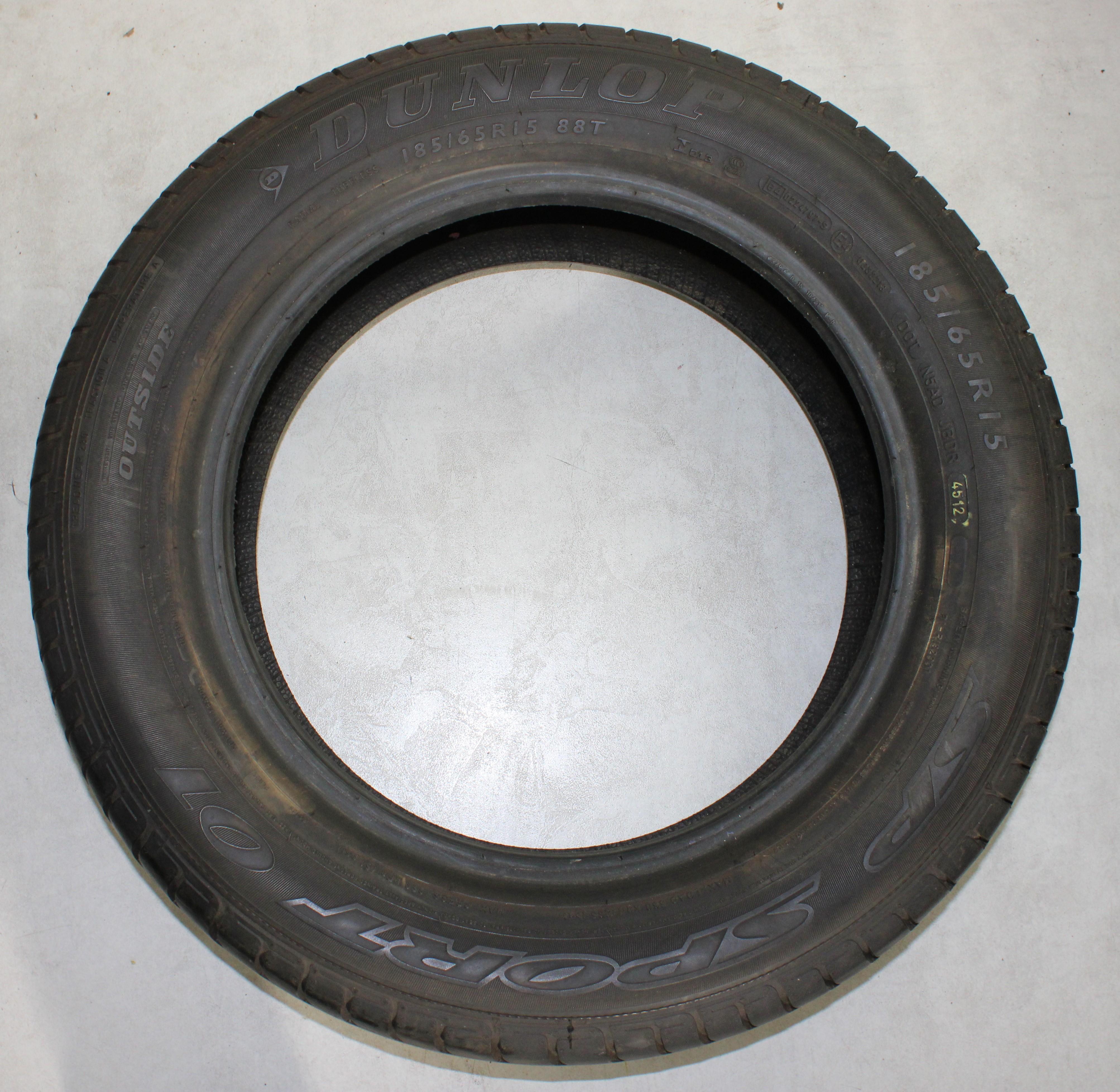 4 neumáticos de verano Dunlop SP Sport 01, 185/65R15 88T, 2x5-5,5 mm/2x5,5-6 mm, 2012