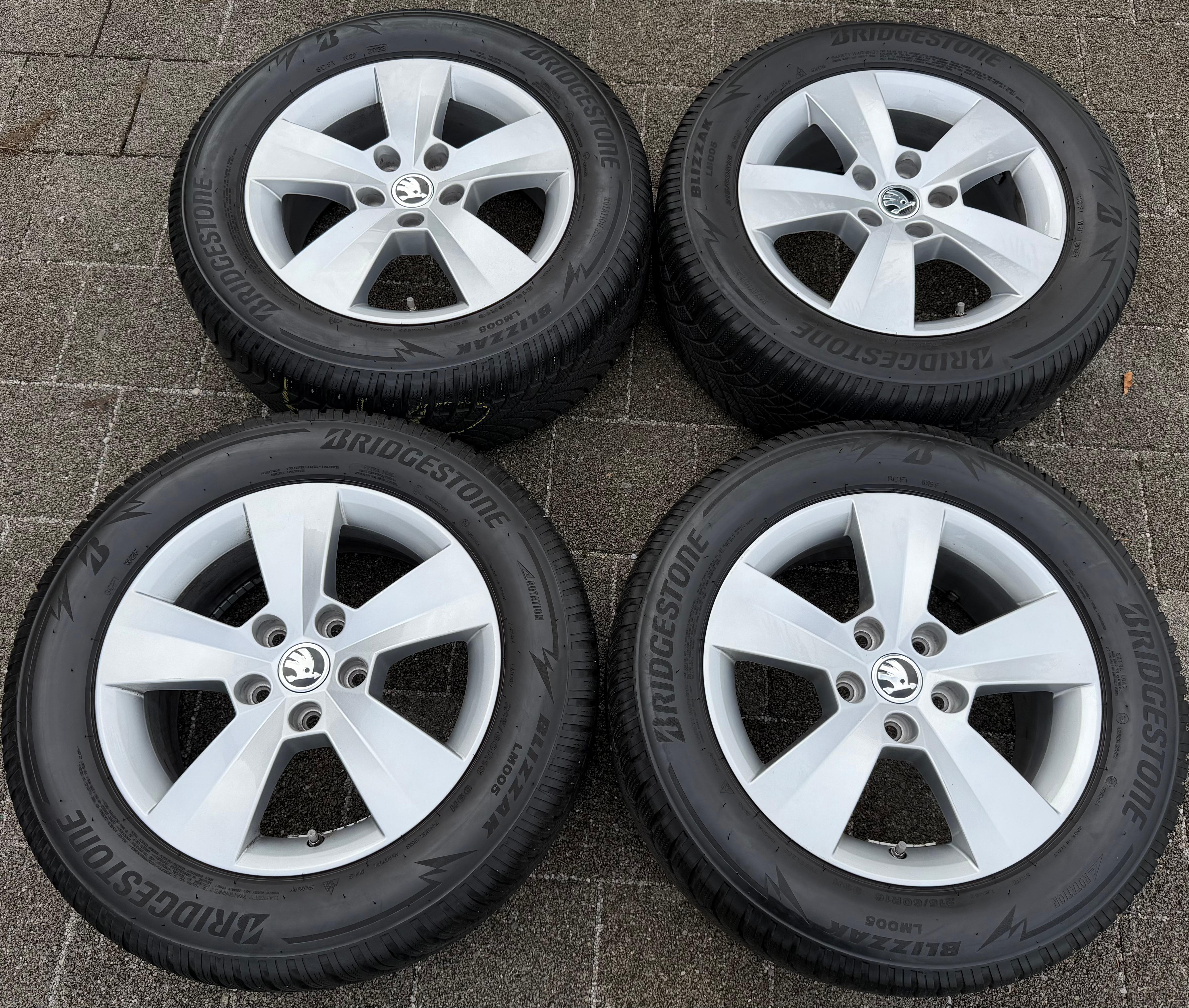 4 roues hiver en alliage d’origine 16" Skoda Superb III 3V 215/60R16 99H 3V0601025AC