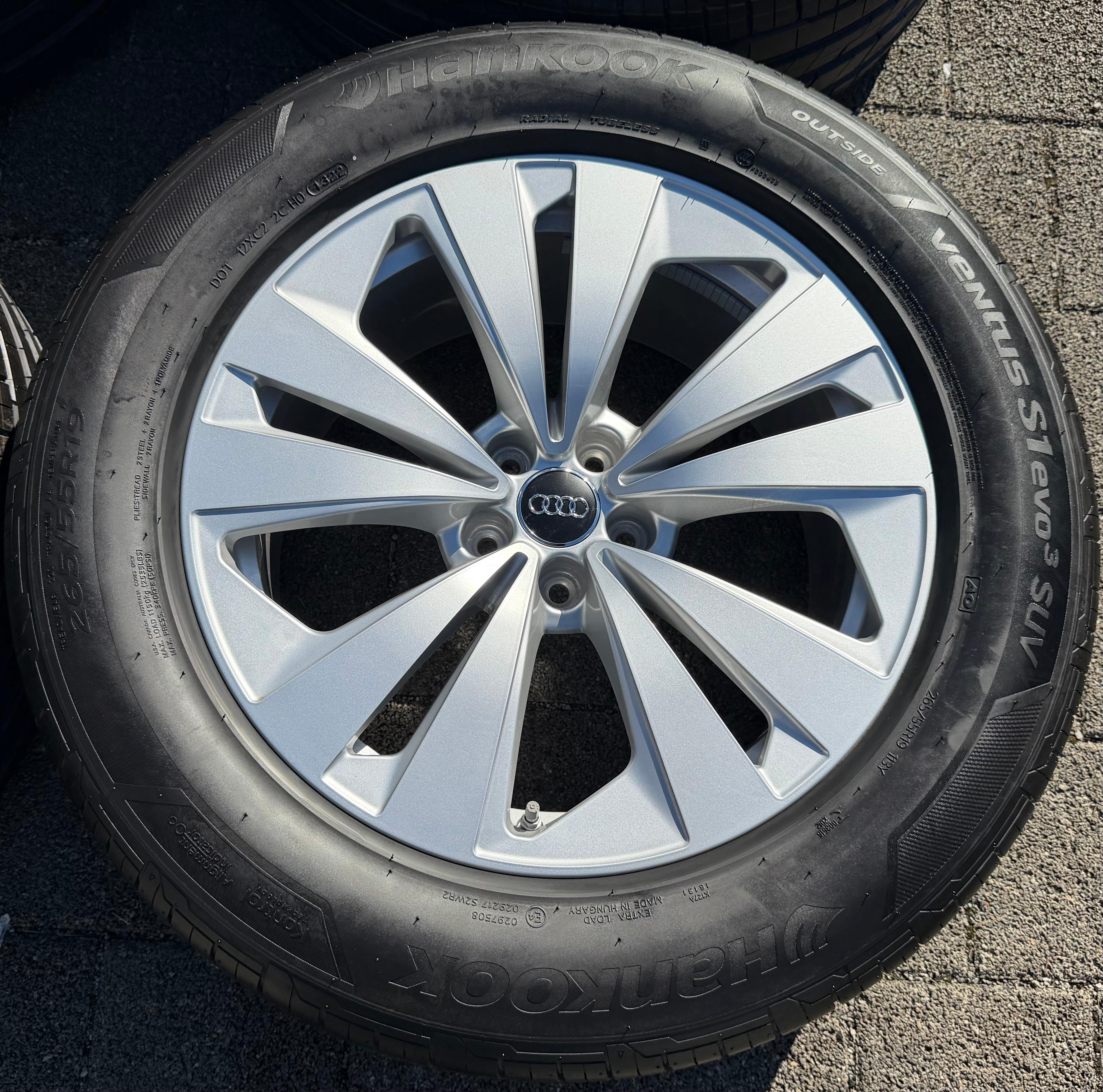 4 ruote estive in lega originali da 19" Audi Q8 4M 265/55R19 113H 4M8601025 Hankook