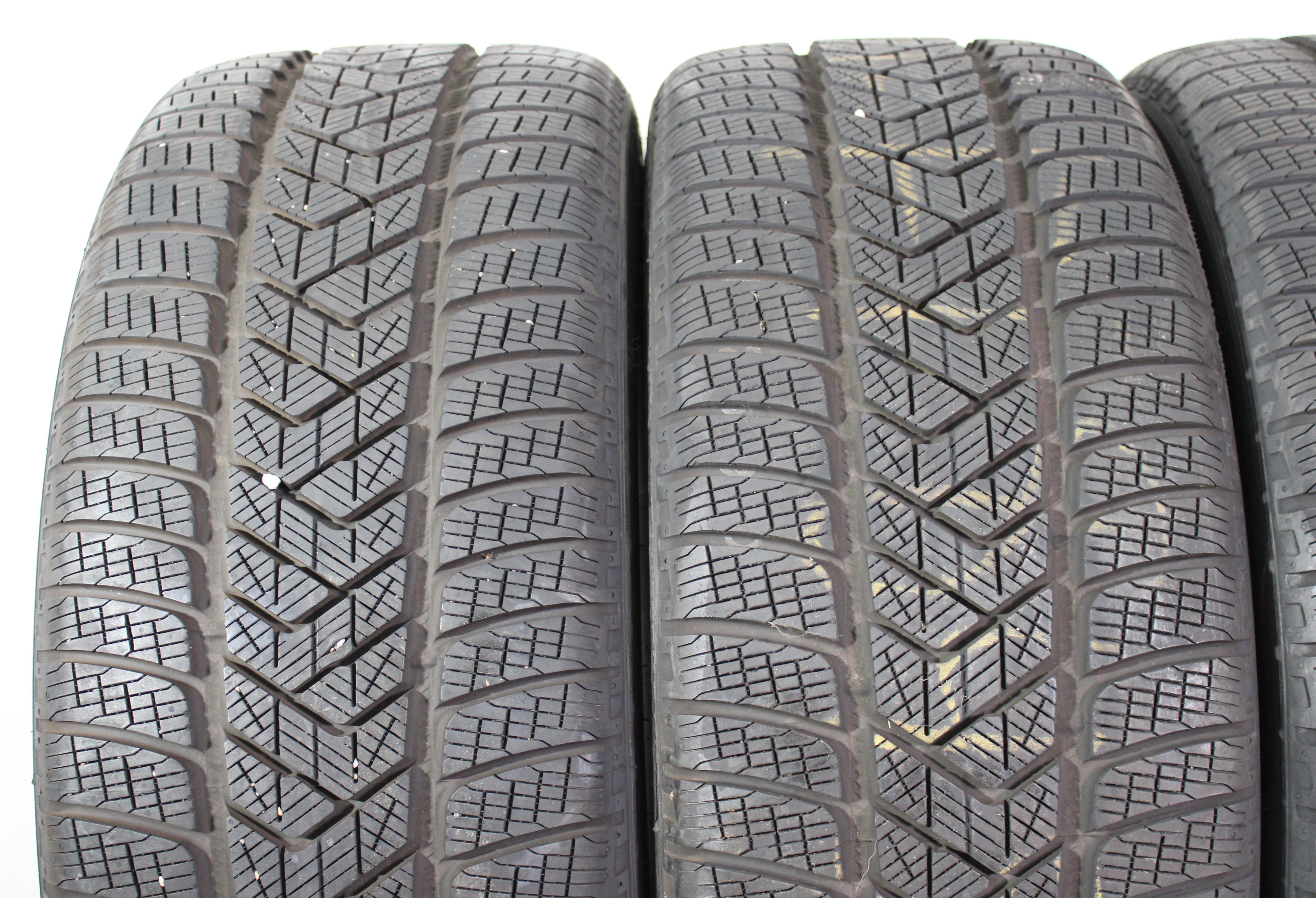 4 x 255/40R21 102V pneumatici invernali Pirelli Scorpion Winter battistrada completo 2022