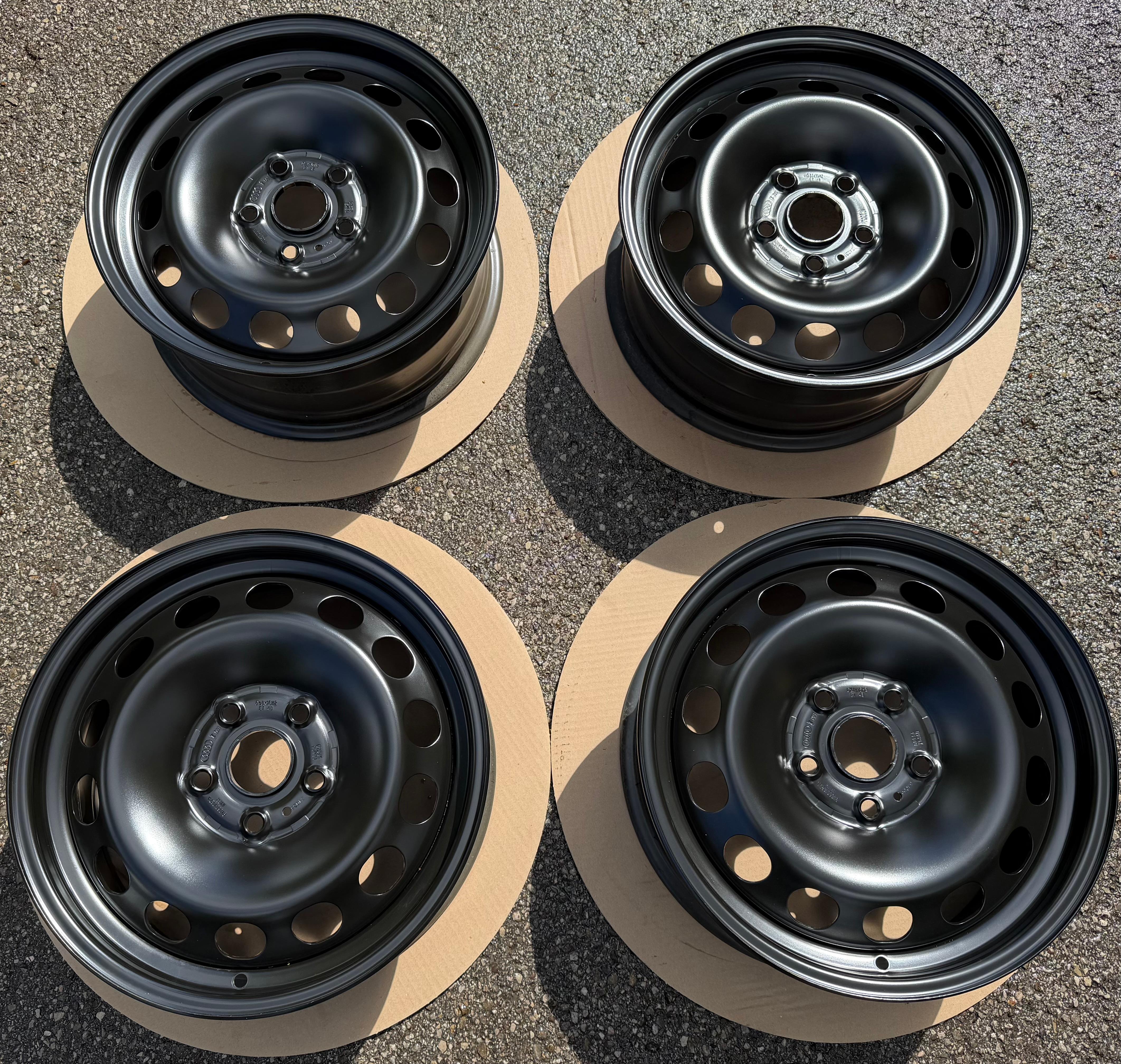 4 jantes en acier d'origine pour Audi A3 8V Cabriolet Sportback 4 jantes en acier d'origine pour Audi A3 8V Cabriolet Sportback 8V0601027A 6,5x16 ET43 neuves 6,5x16