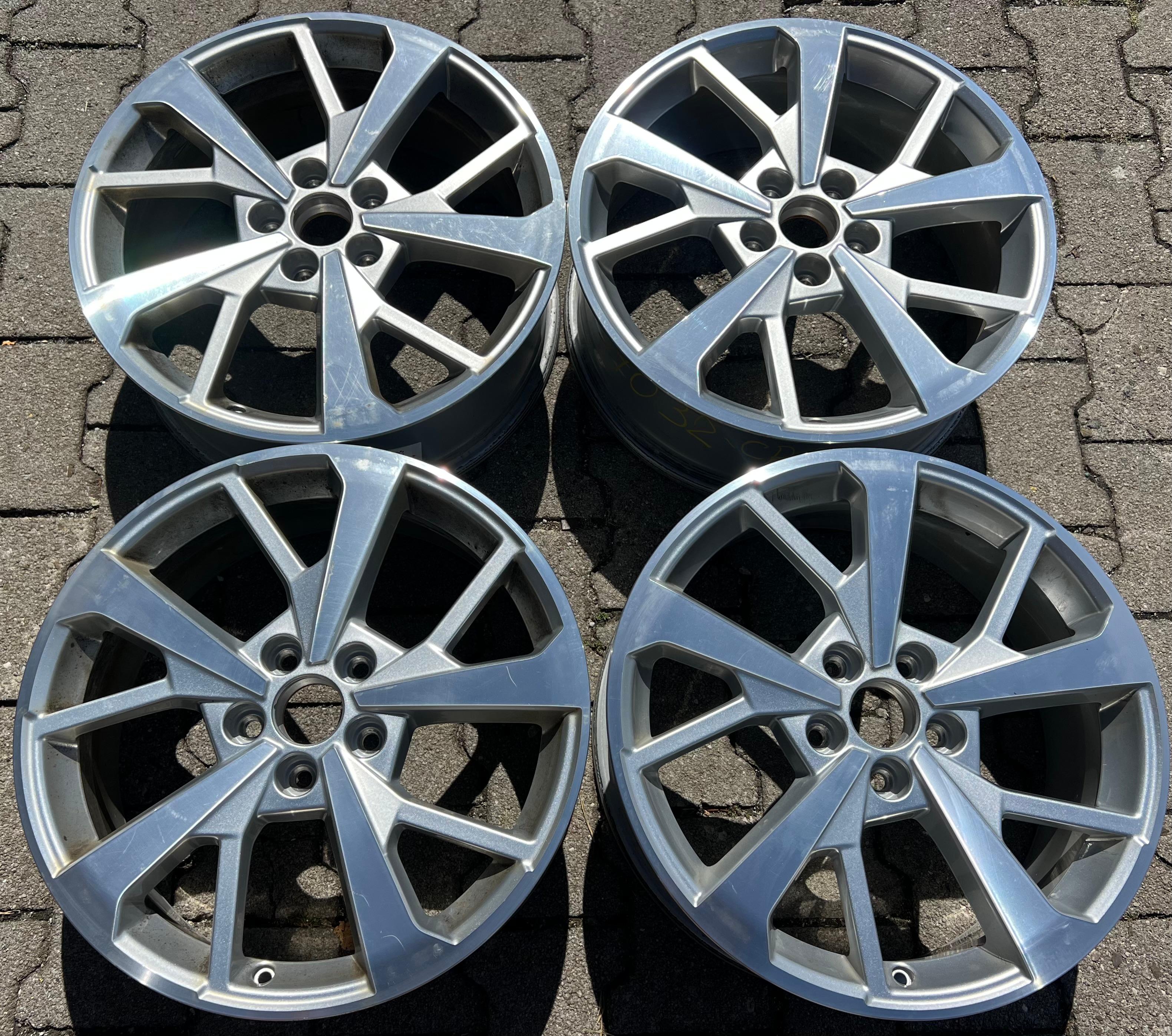 4 ORIGINAL 18" ALUFELGEN AUDI Q3 F3 83A601025J 7x18 ET43 FELGEN FREIHAUS