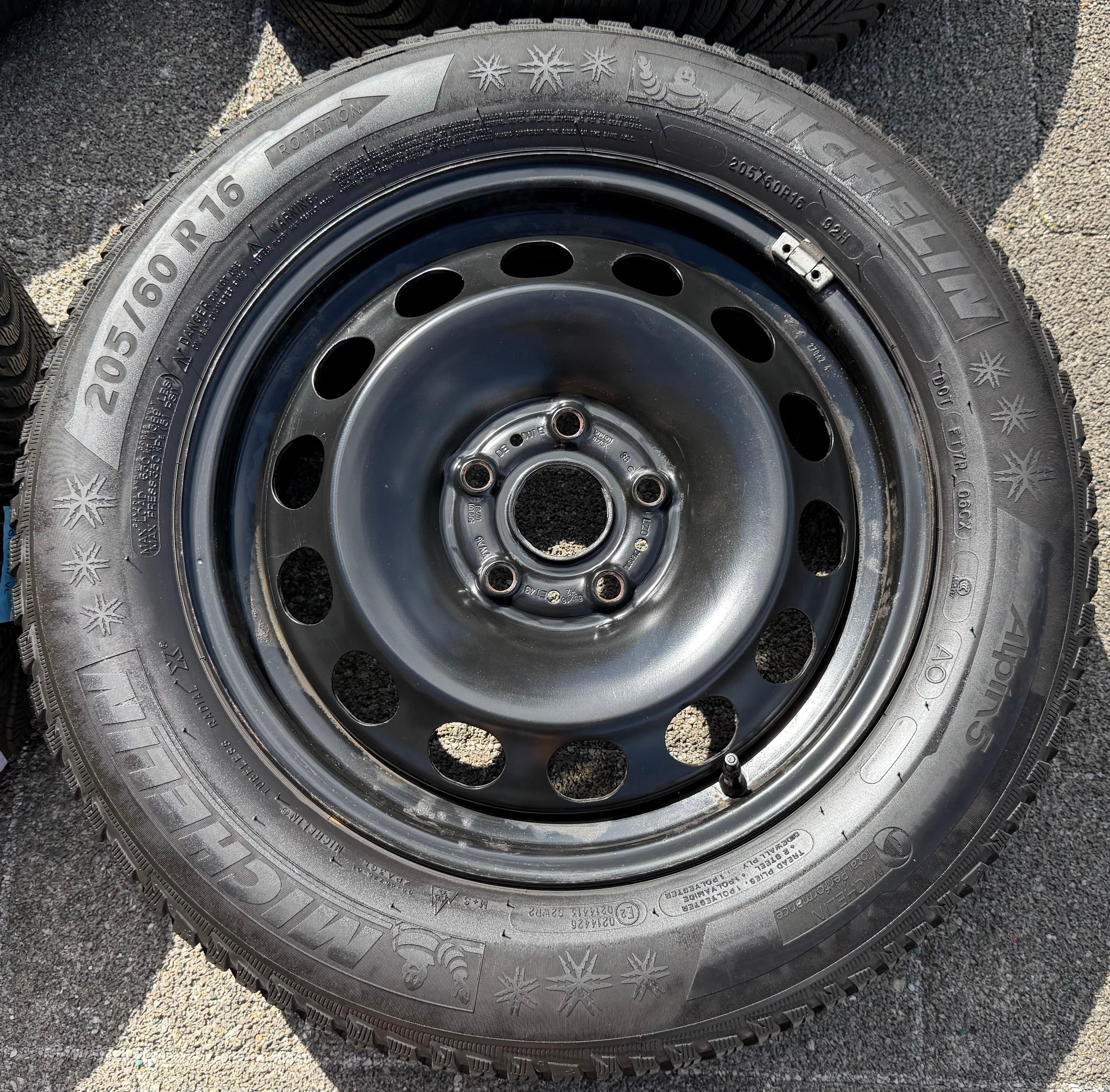 4 ruedas de invierno Audi Q2 GA VW T-ROC A11 205/60R16 92H Michelin Alpin 5 neumáticos de invierno