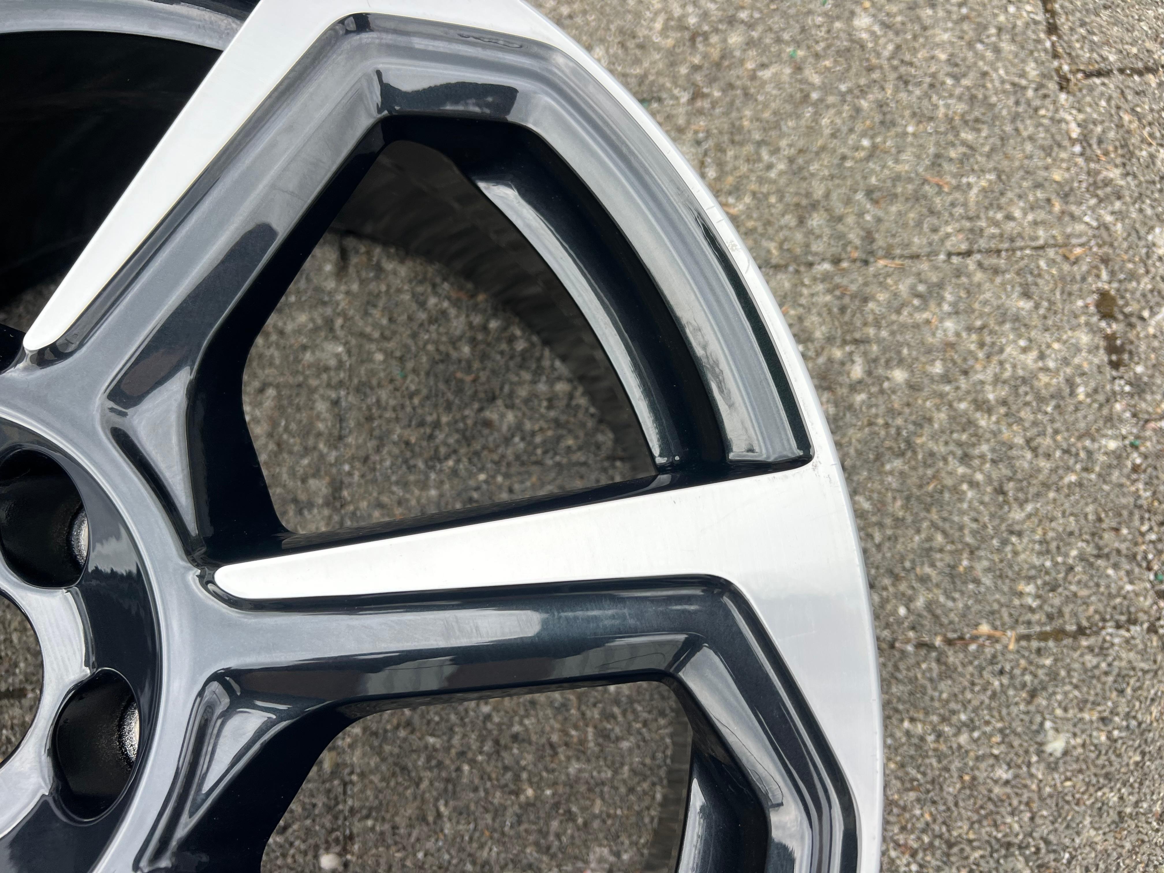 1 X ORIGINAL 19" ALUFELGE AUDI Q3 SQ3 F3 83A601025BB 8,5x19 ET38 FELGE FREIHAUS