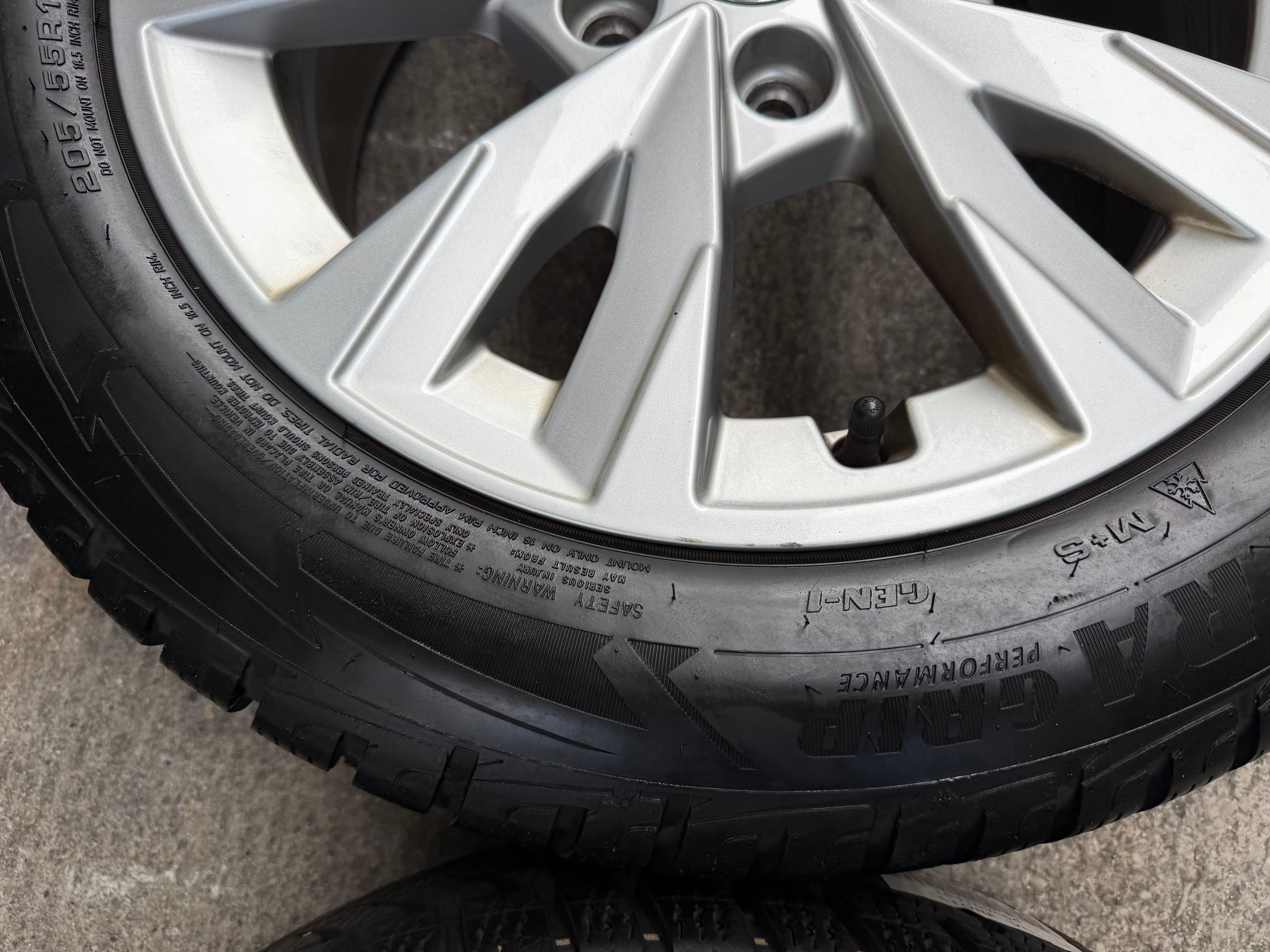 4 Original Alu Winterräder Audi A3 8Y 8Y0071496 205/55R16 91H Goodyear