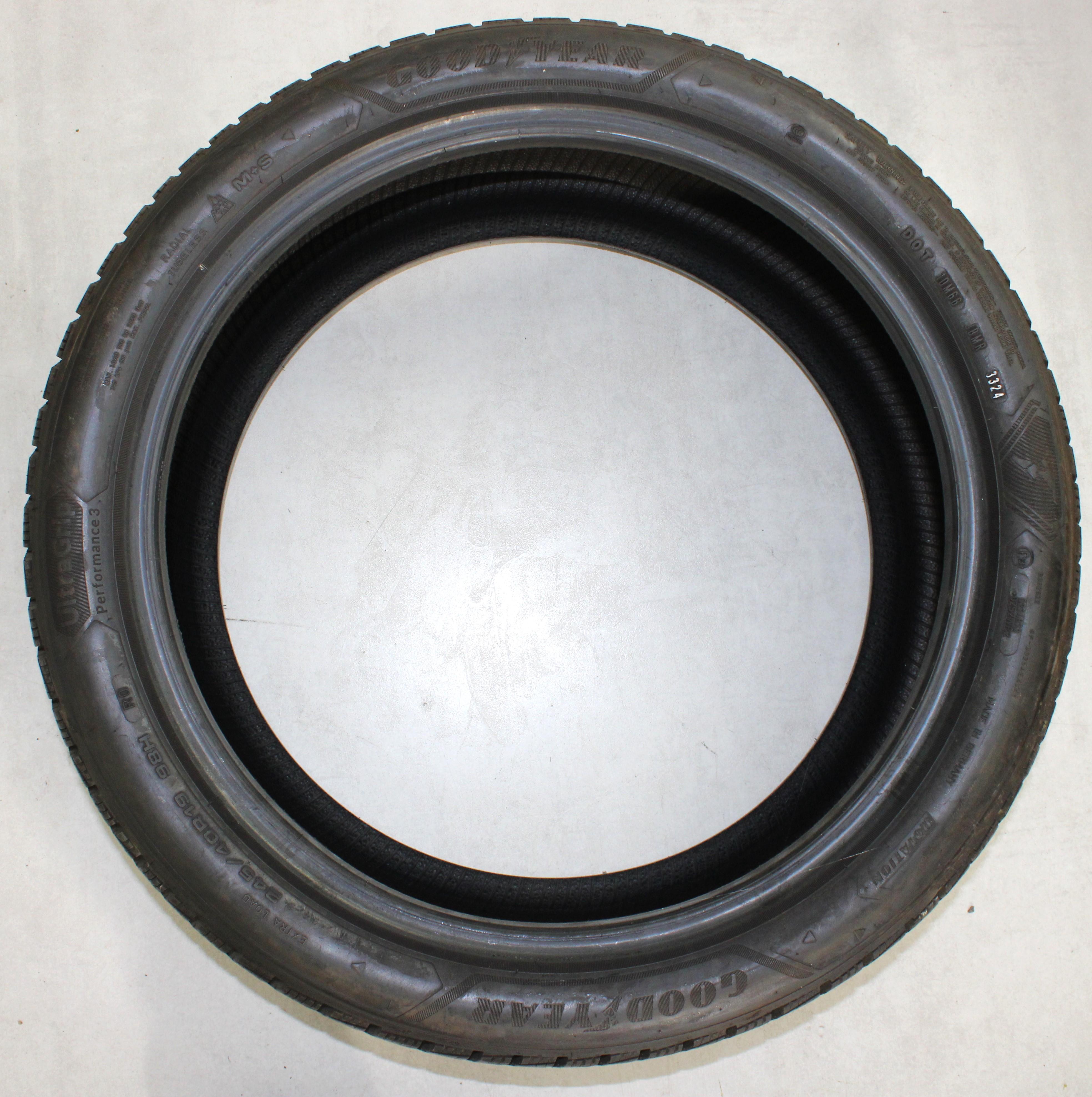 1 x 245/40R19 98H Winterreifen Goodyear Ultra Grip Performance 3 R0 7-7,5mm 2024 XL