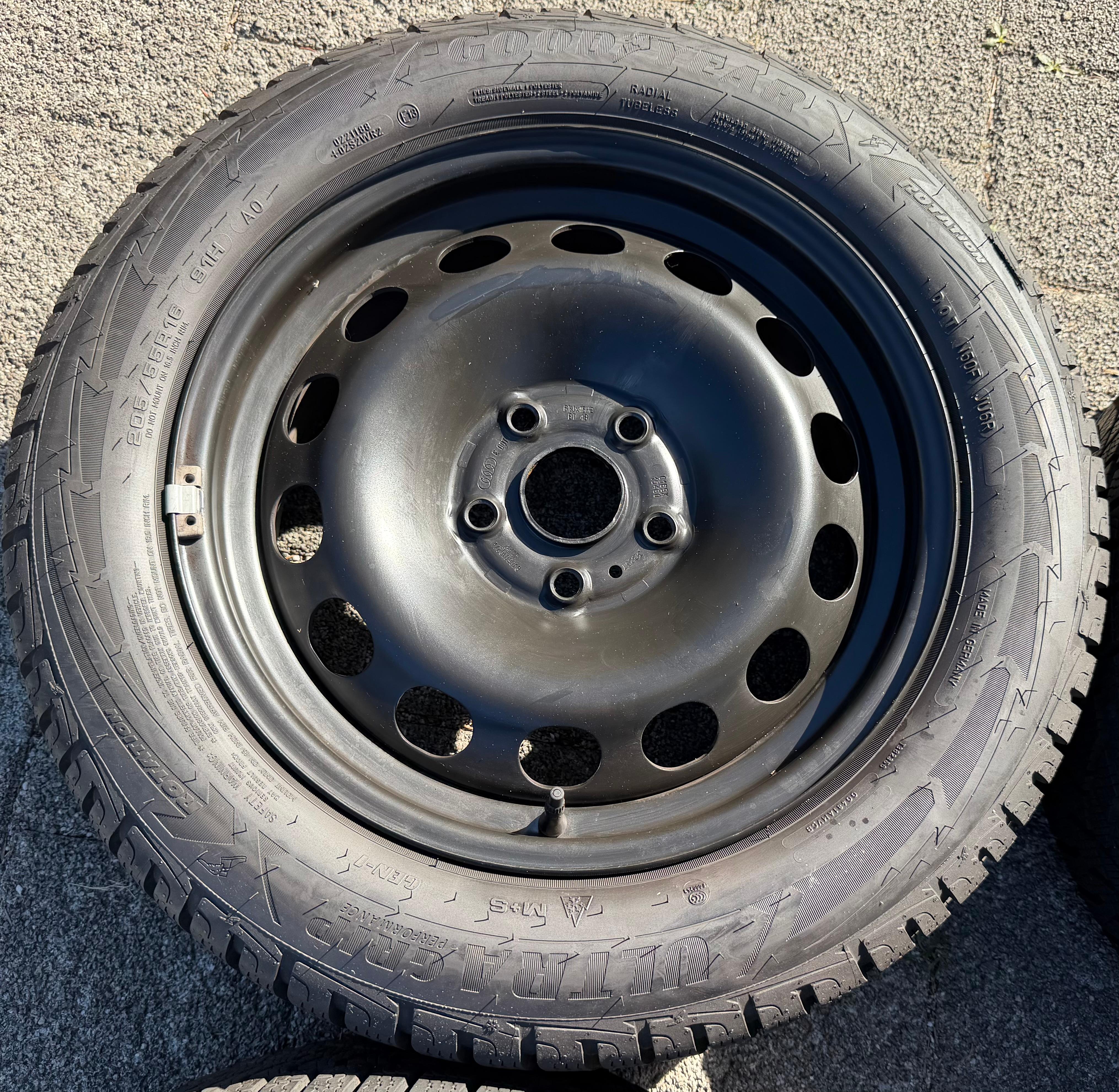 4 ruedas de invierno Audi A3 8V Sportback Cabrio 205/55R16 91H Goodyear 8V0601027A 2022