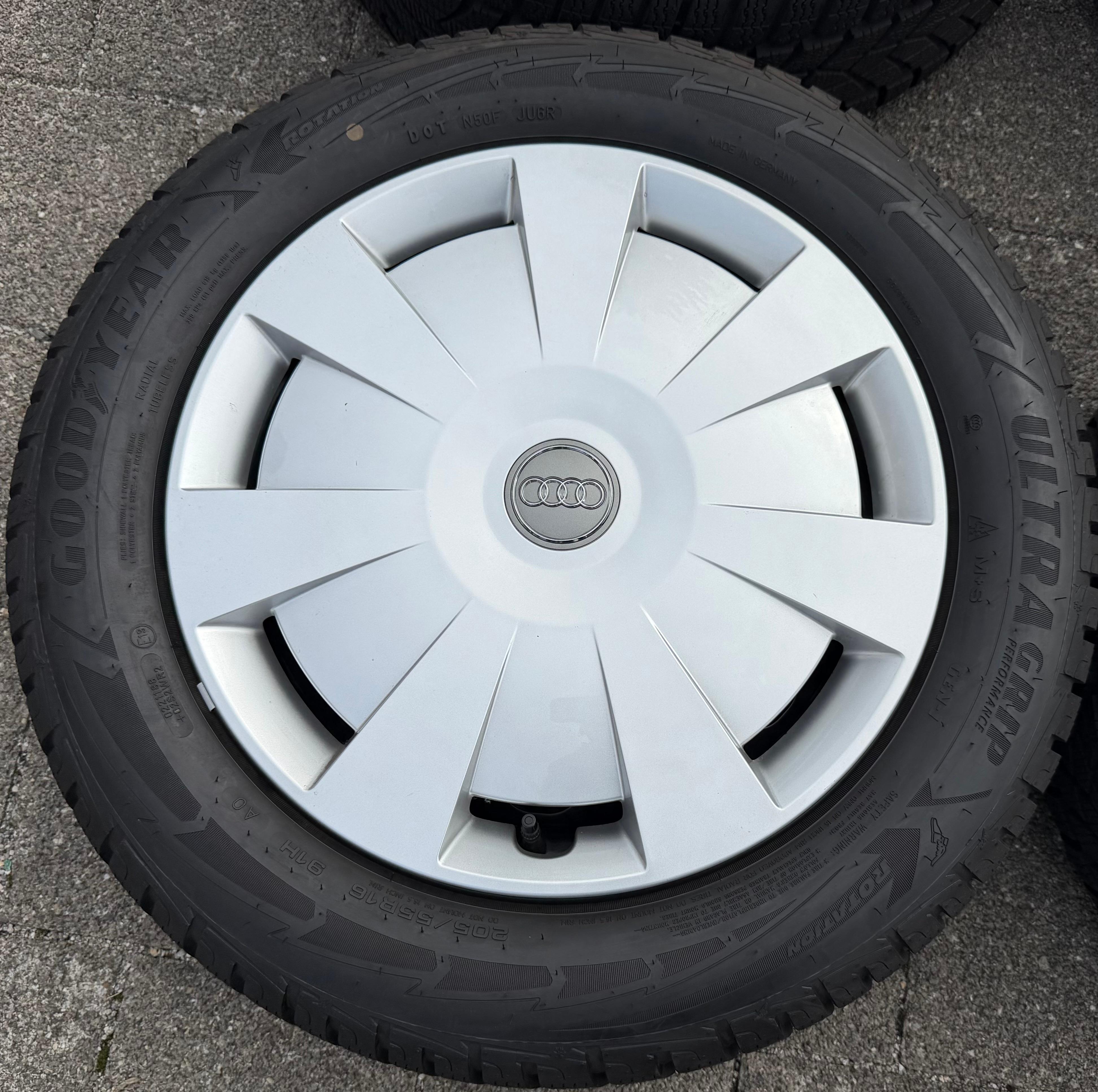 4 Winterräder Audi A3 8V Sportback Cabrio  205/55R16 91H Goodyear 8V0601027A 2021