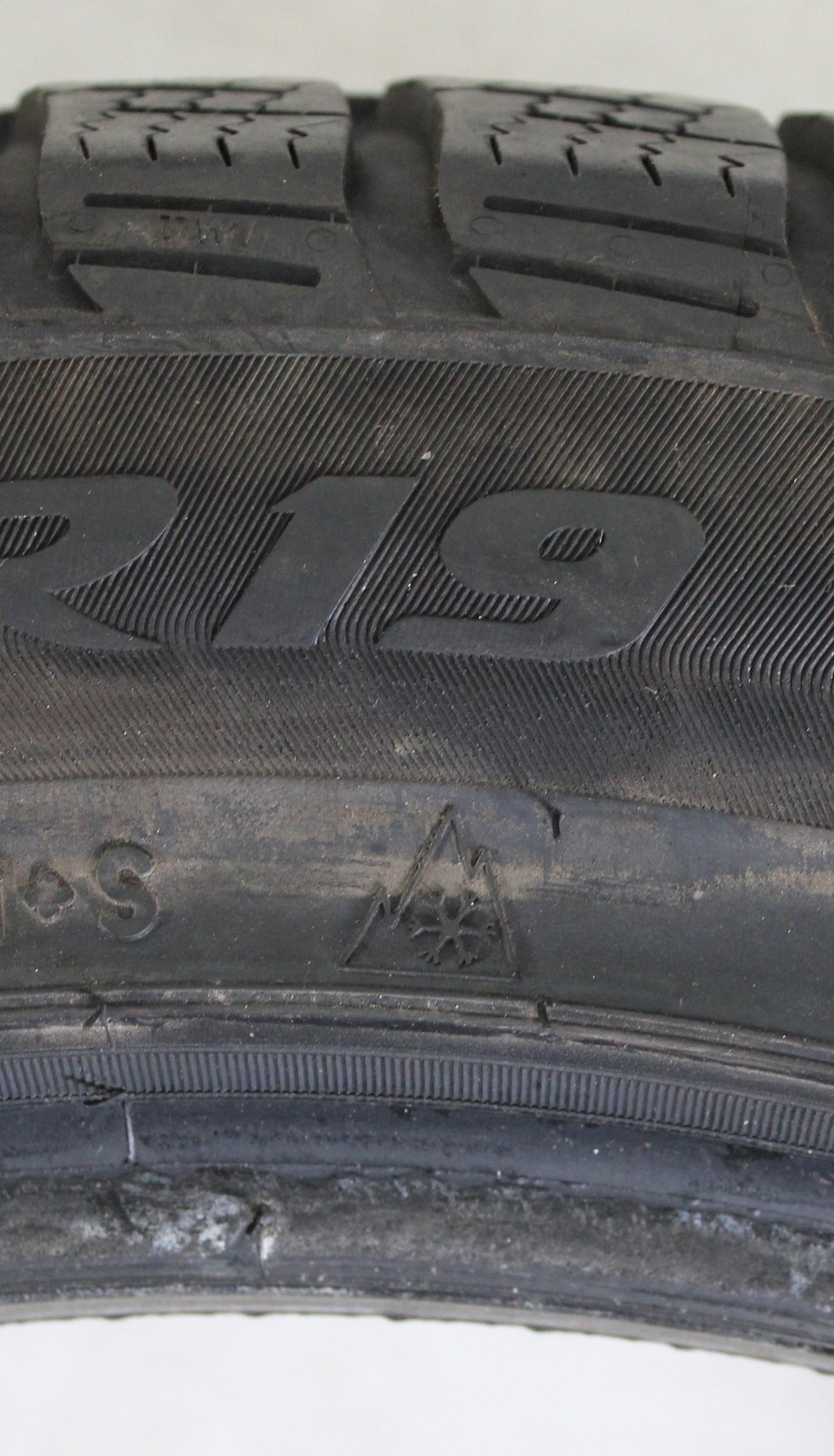 1 x 245/45R19 102V Winterreifen Pirelli Sottozero 3 MO 6mm 2020