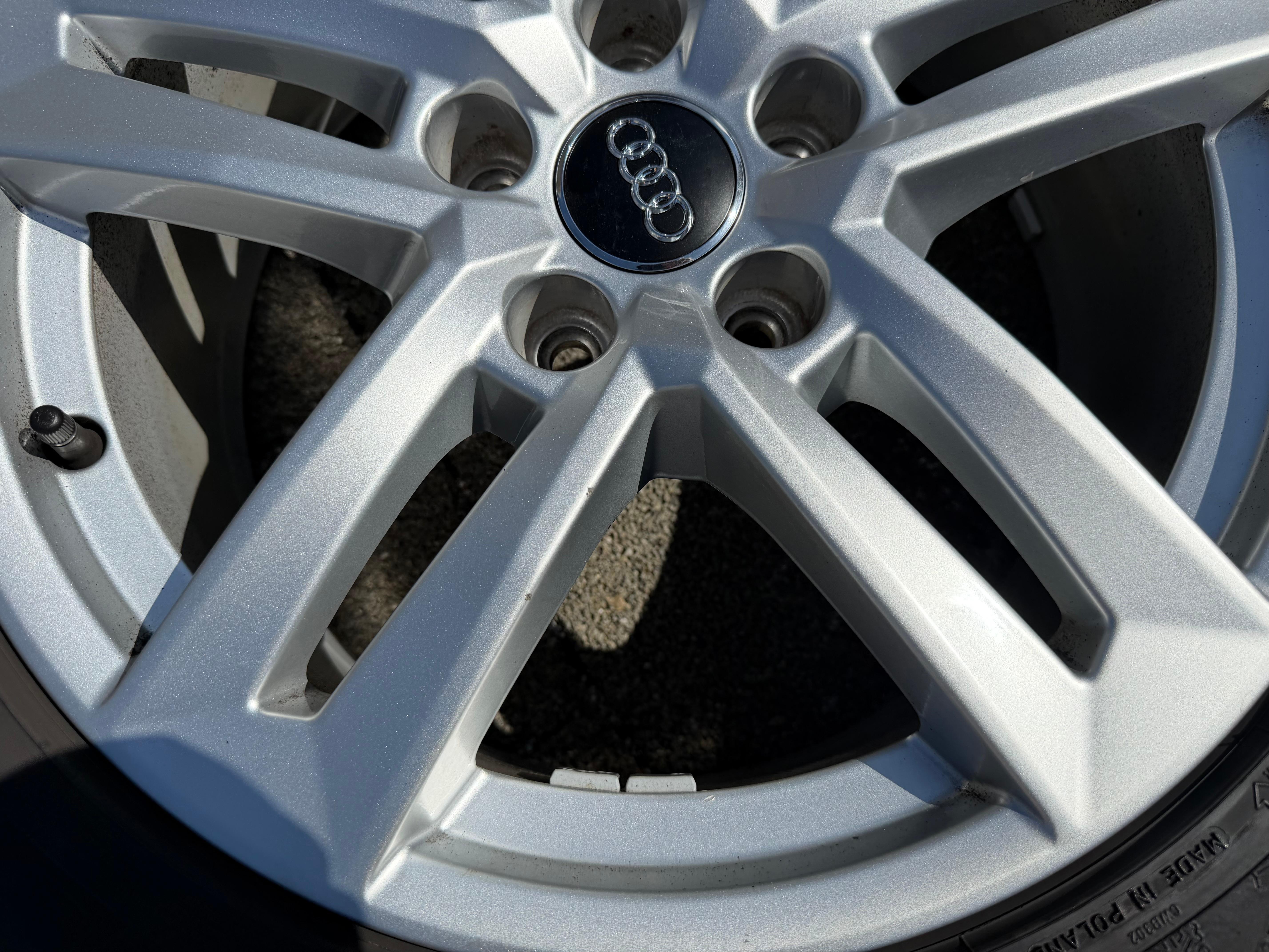 4 Original 17" Alufelgen Audi A4 8W B9 8W0601025P 7x17 ET42
