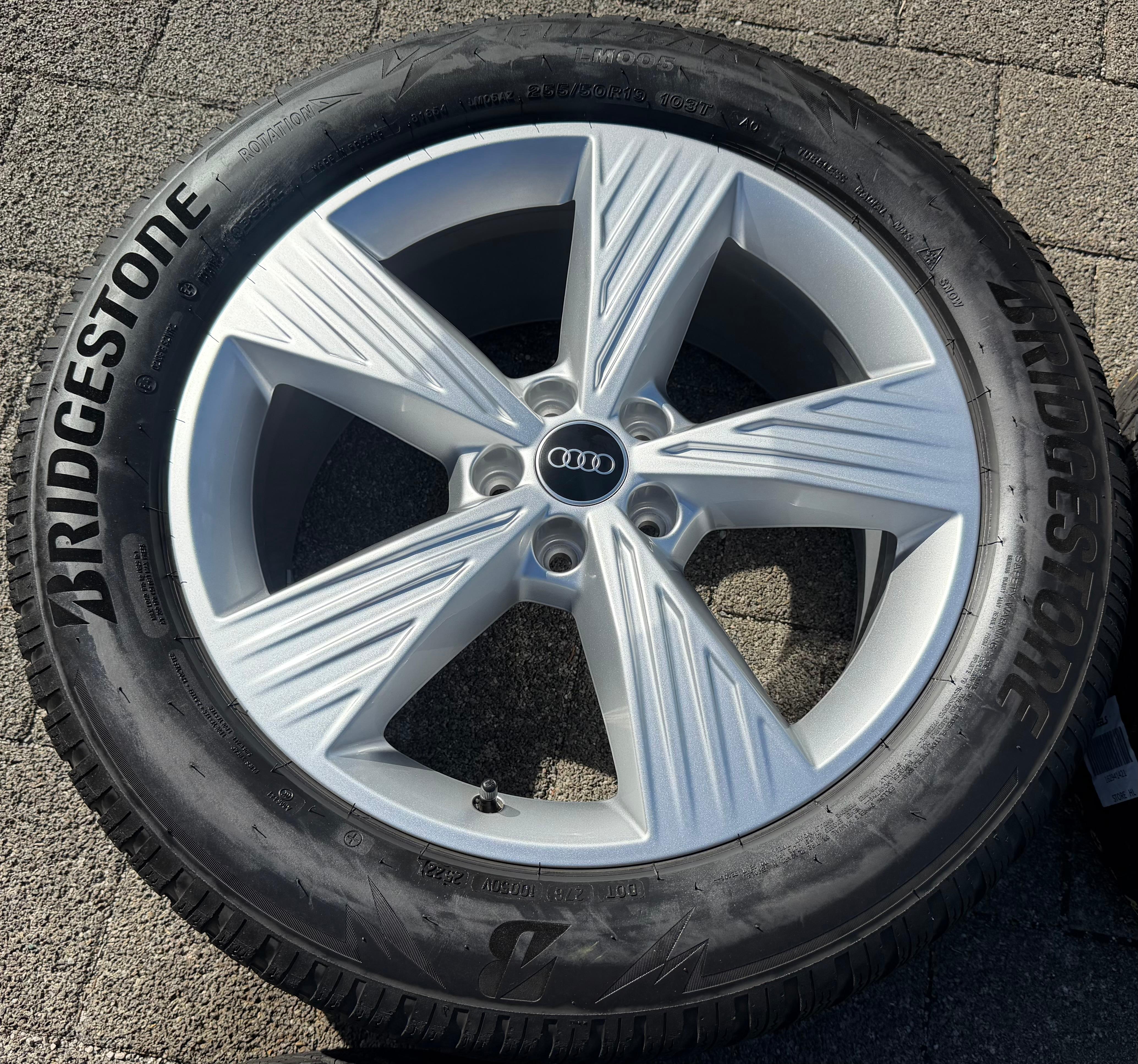 4 CERCHI IN LEGA ORIGINALI DA 19" PER AUDI Q4 E-TRON 89A601025B 8x19 ET45, SPEDIZIONE GRATUITA
