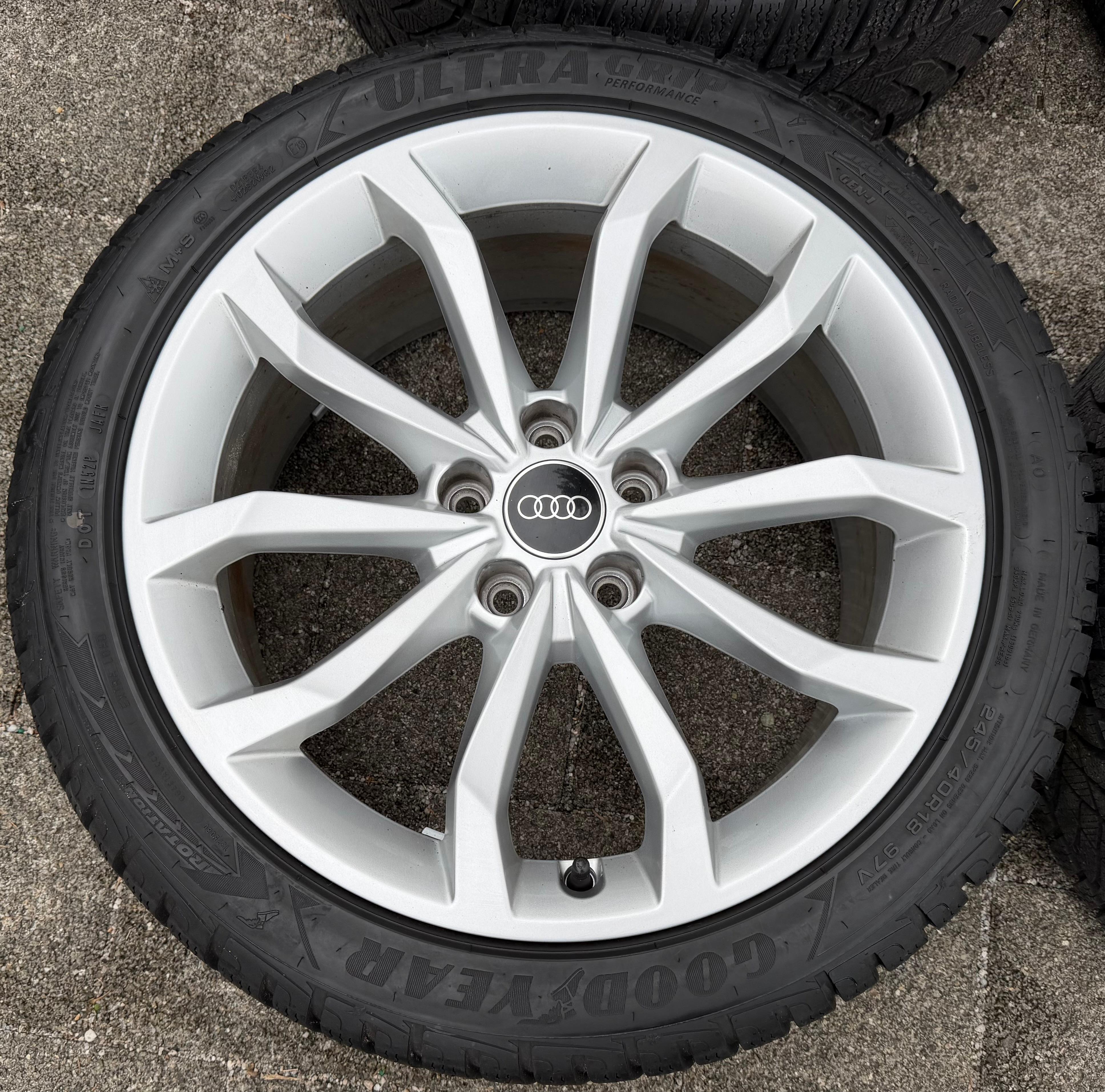 4 ruedas de invierno de aluminio originales de 18" para Audi A4 S4 8W B9 8W0601025HM 245/40R18 97V 2023