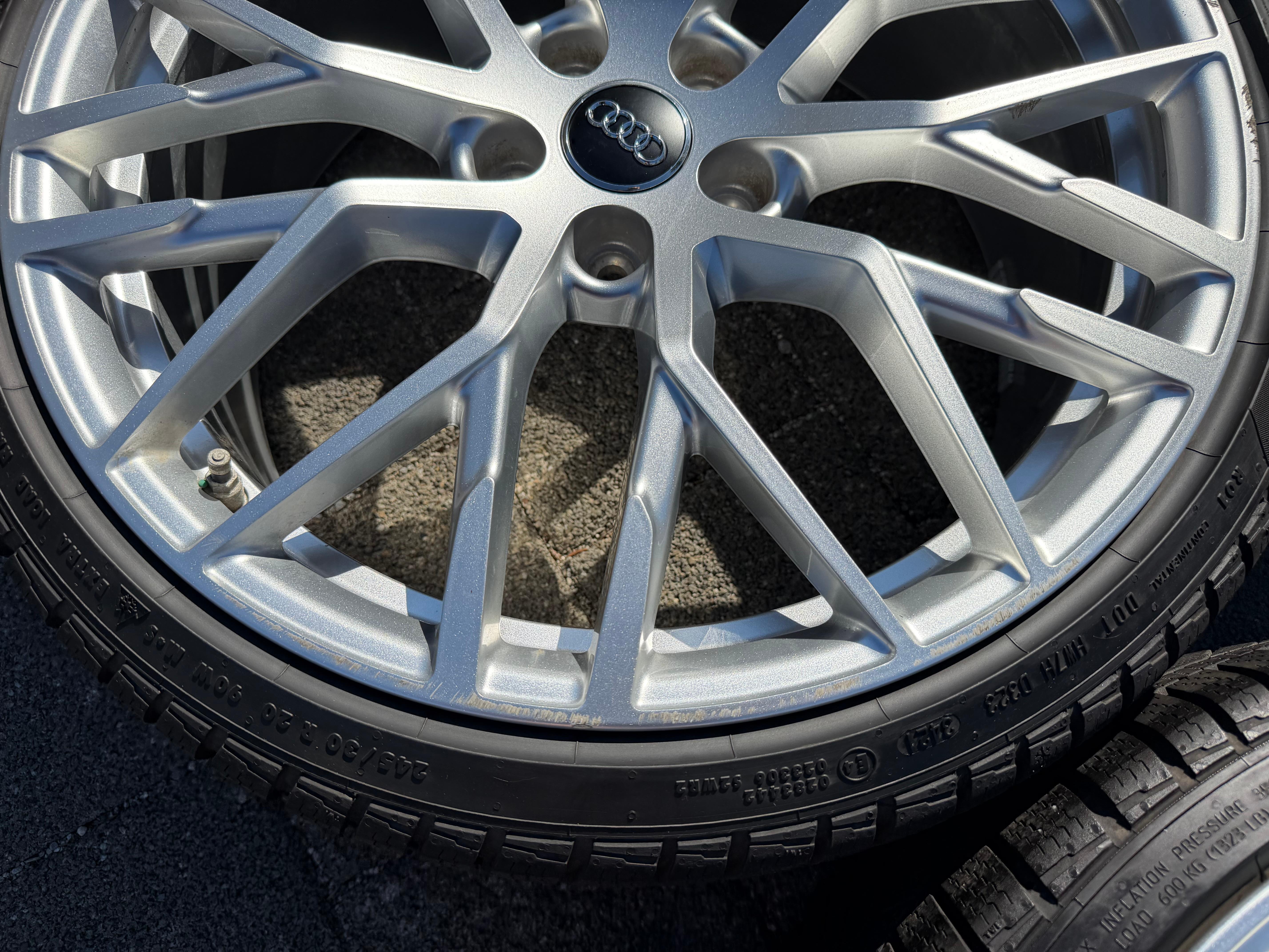4 Original 20" Alu Winterräder Audi R8 V8 V10 4S 4S0601025G 4S0601025H Continental