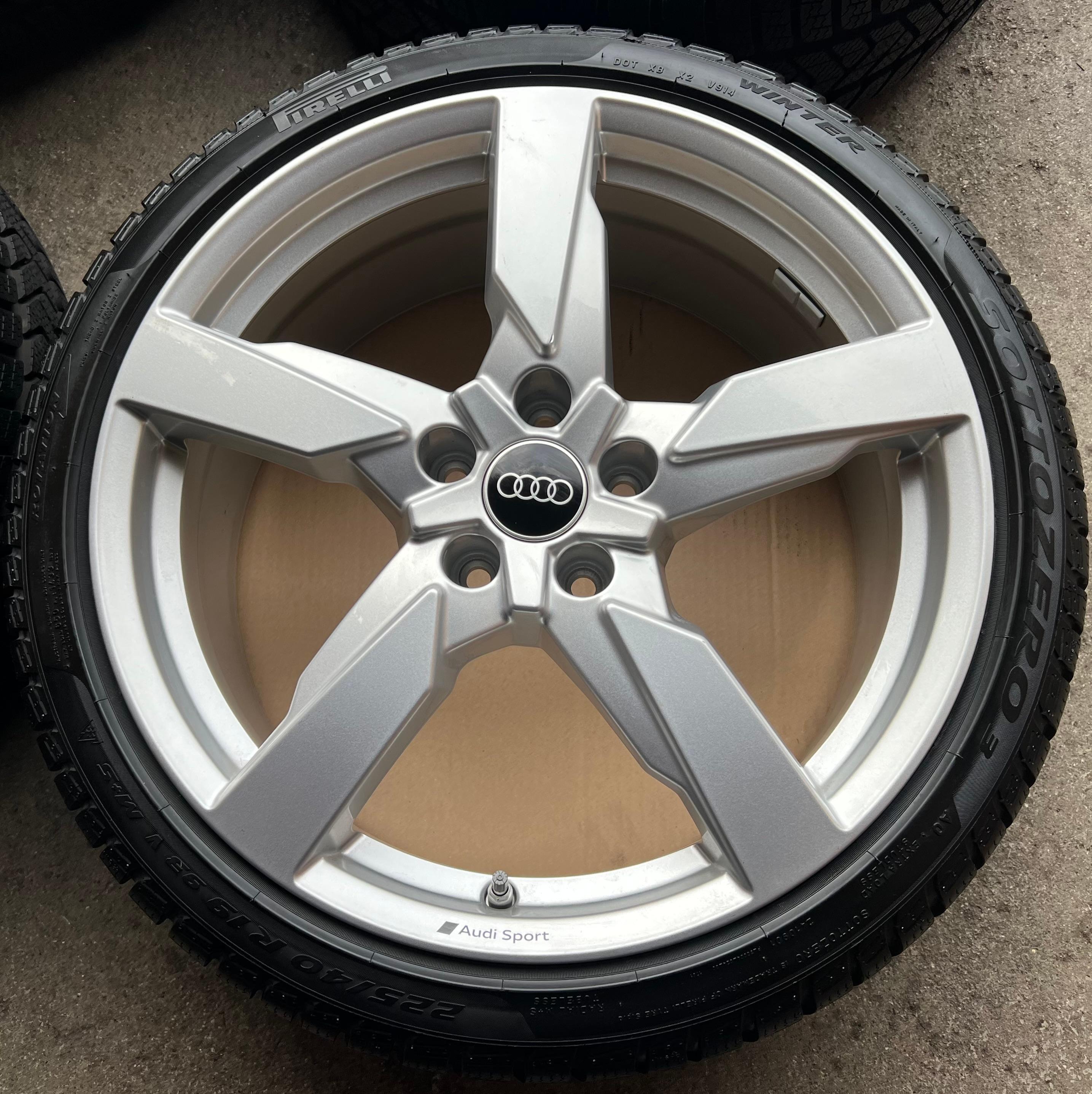 4 ORIGINAL 19" ALU WINTERRÄDER AUDI TT TTS 8S 8S0601025AG 225/40R19 93V PIRELLI