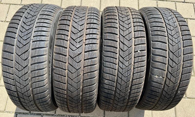 4 x 225/45R19 96V Winterreifen Pirelli Sottozero 3 Runflat 2x 7,5-8mm, 1x 7,5mm und 1x 6,5mm 2019/2020