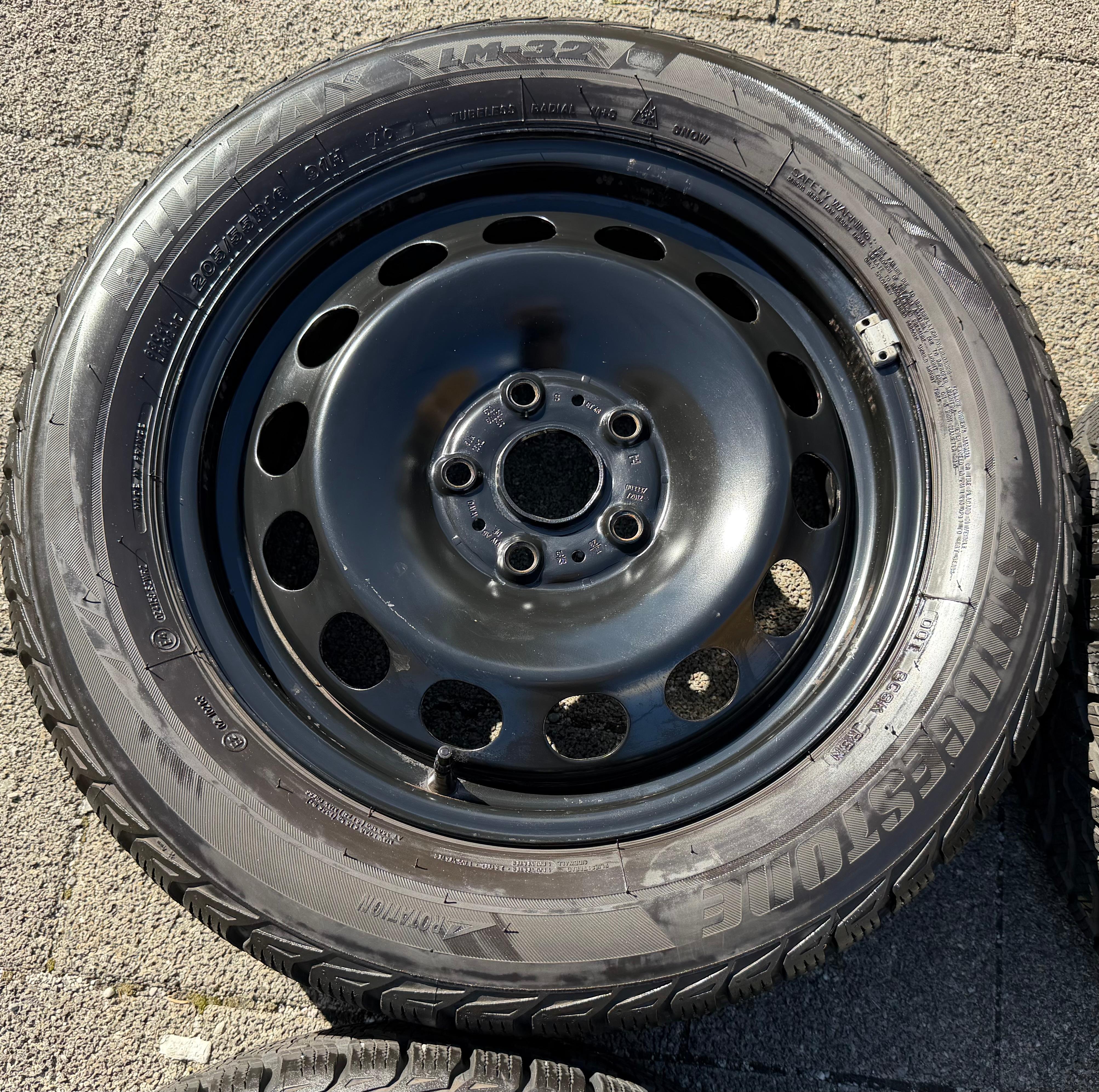 4 roues hiver VW Golf 7 Audi A3 8V Seat Leon 5F Skoda Octavia 5E 205/55R16 91H Bridgestone