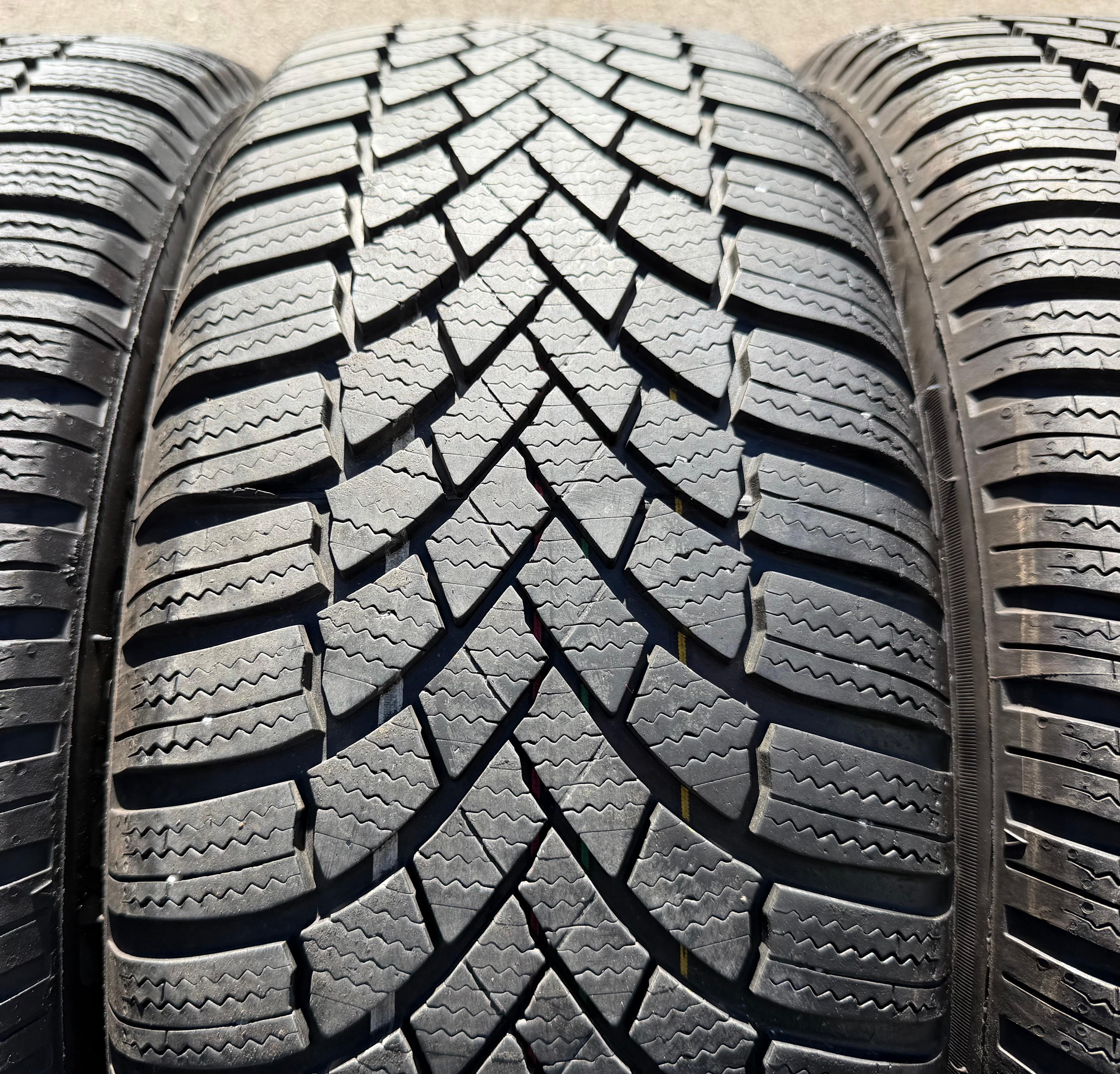 4 ruedas de invierno de aleación originales de 17" para Audi A3 S3 8Y 8Y0601025L 205/50R17 93H Bridgestone