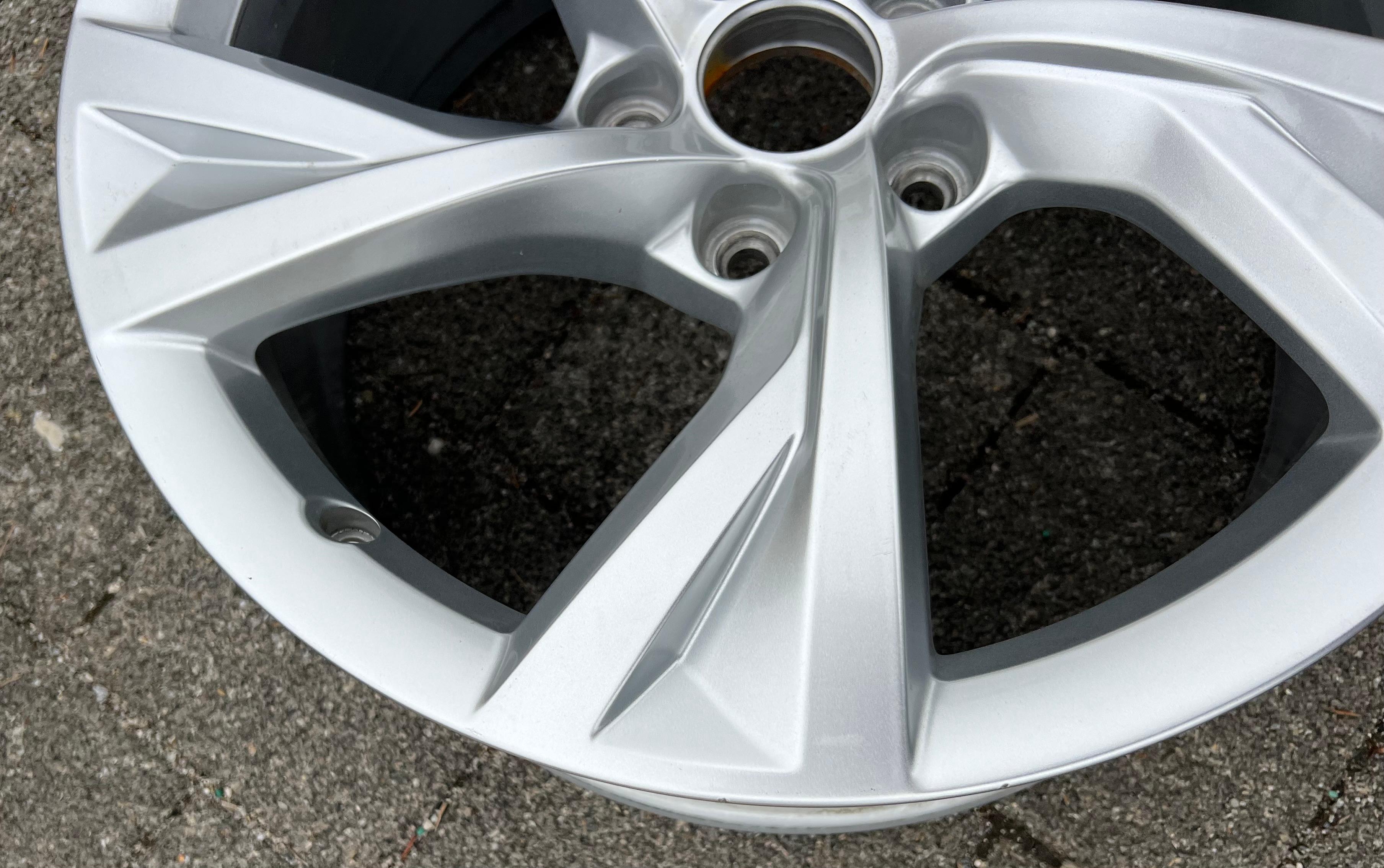 1 X LLANTA DE ALEACIÓN ORIGINAL DE 18" PARA AUDI A4 8W 8W0601025EJ 8x18 ET40 FREIHAUS