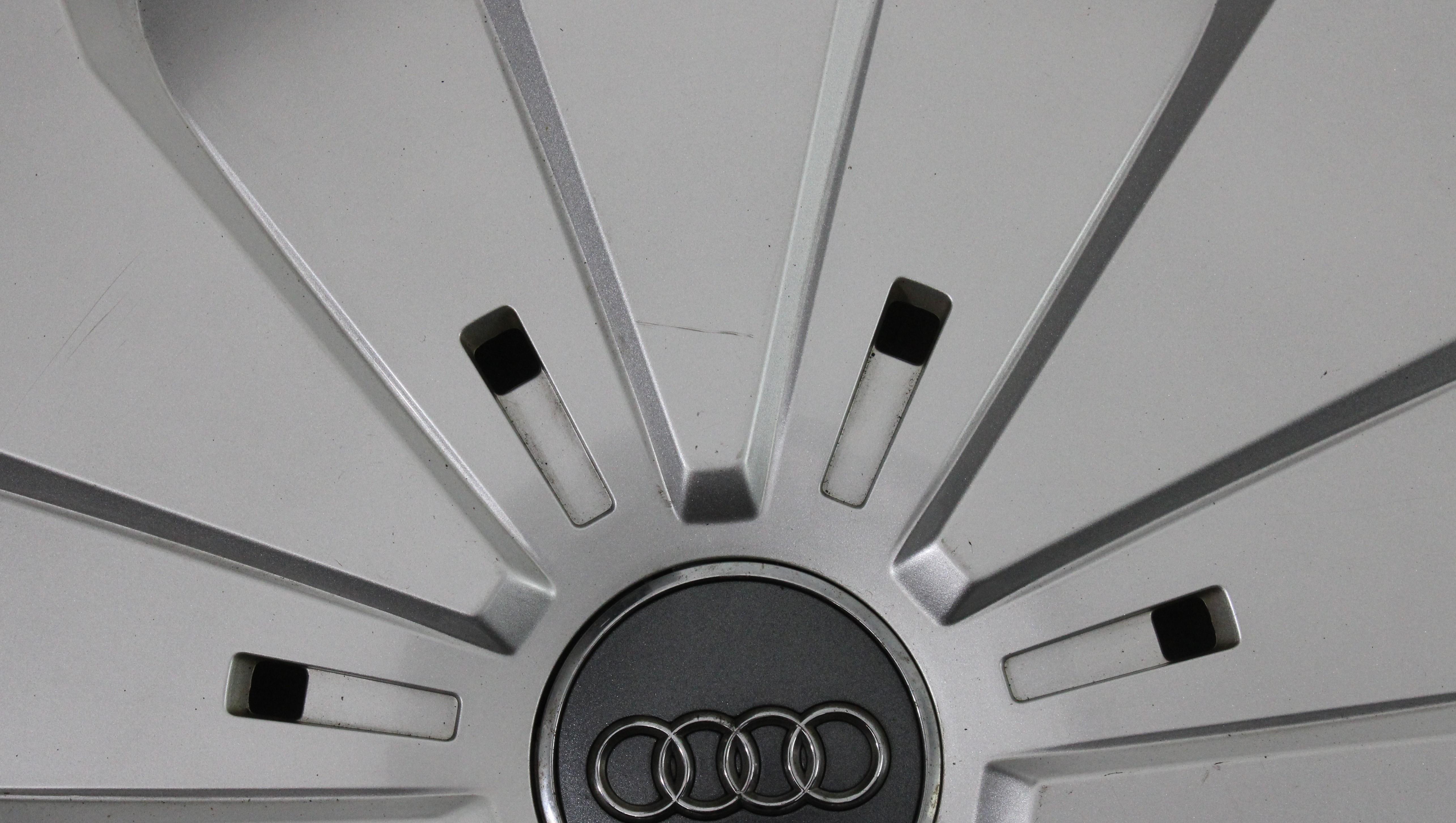 4x Original 16" Radkappen Audi A3 A4 Q2 81A601147 16 Zoll Radblenden
