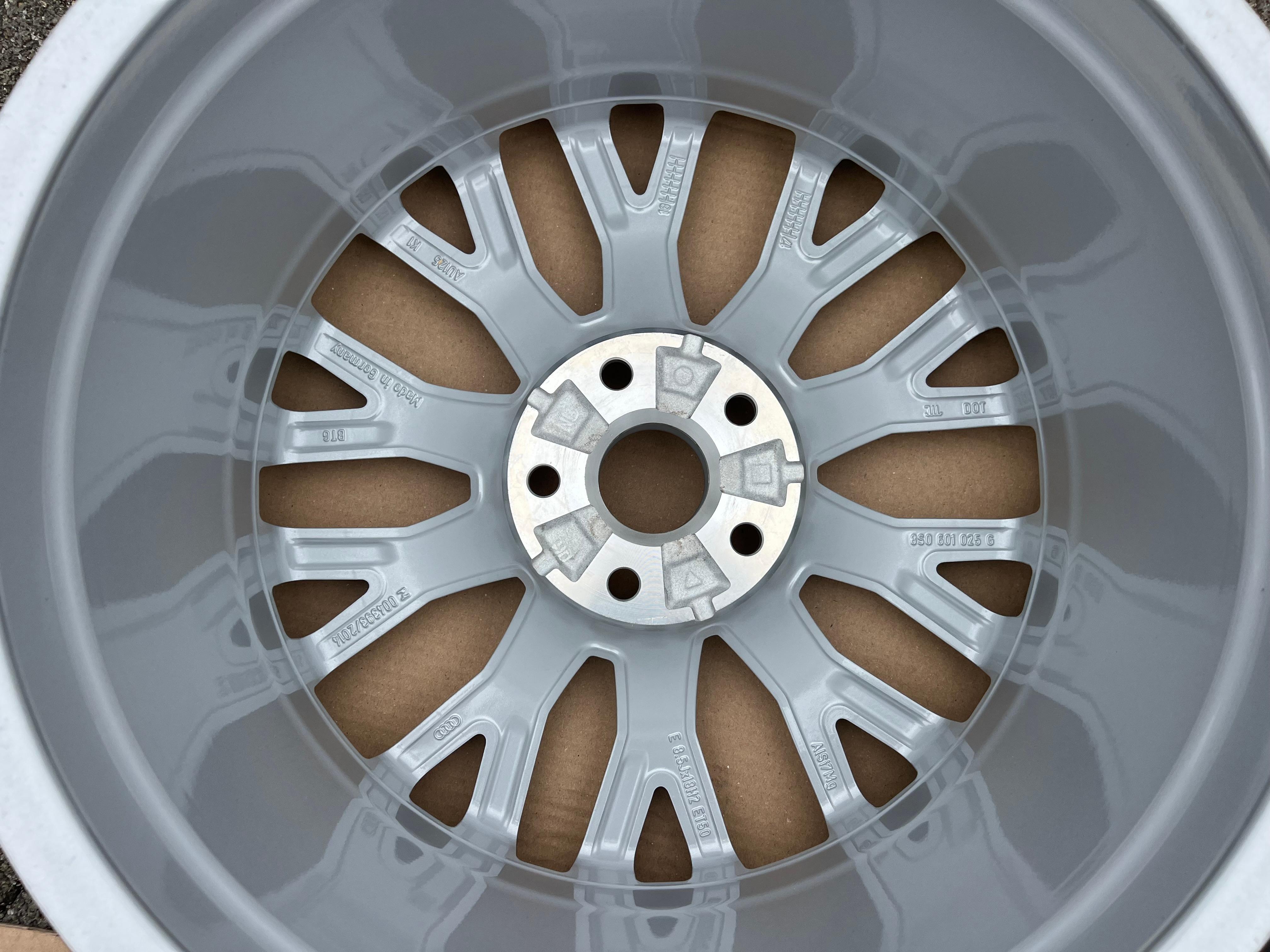 1 X LLANTA DE ALEACIÓN ORIGINAL DE 18" PARA AUDI TT 8S 8S0601025G 8,5x18 ET50