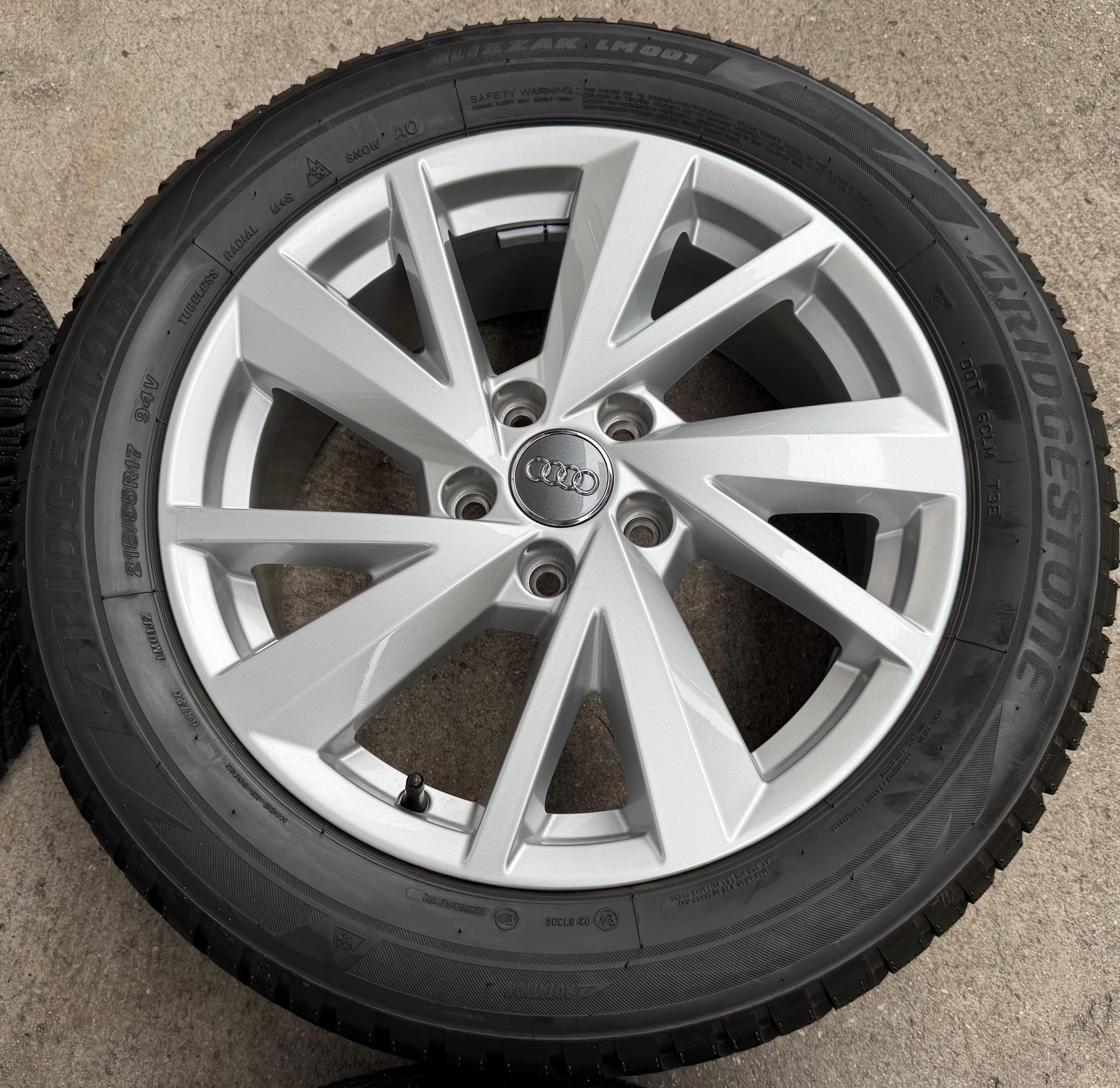 4 Original 17" Alu Winterräder Audi Q2 215/55R17 94V Bridgestone