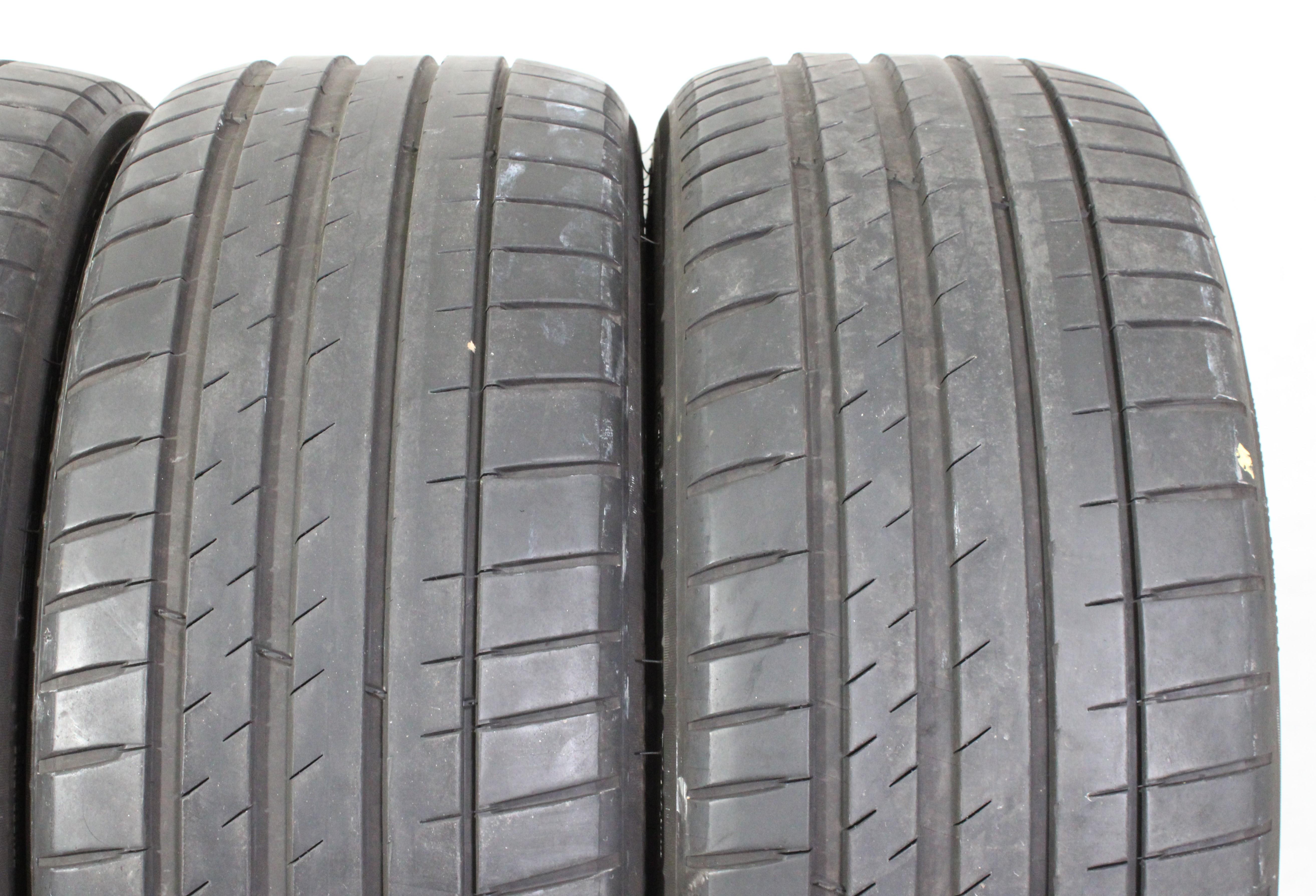4 pneumatici estivi Michelin Pilot Sport 4 225/45R19 96W, 2x4,5-5 mm/2x5-5,5 mm, 3 del 2020/1 del 2022 *