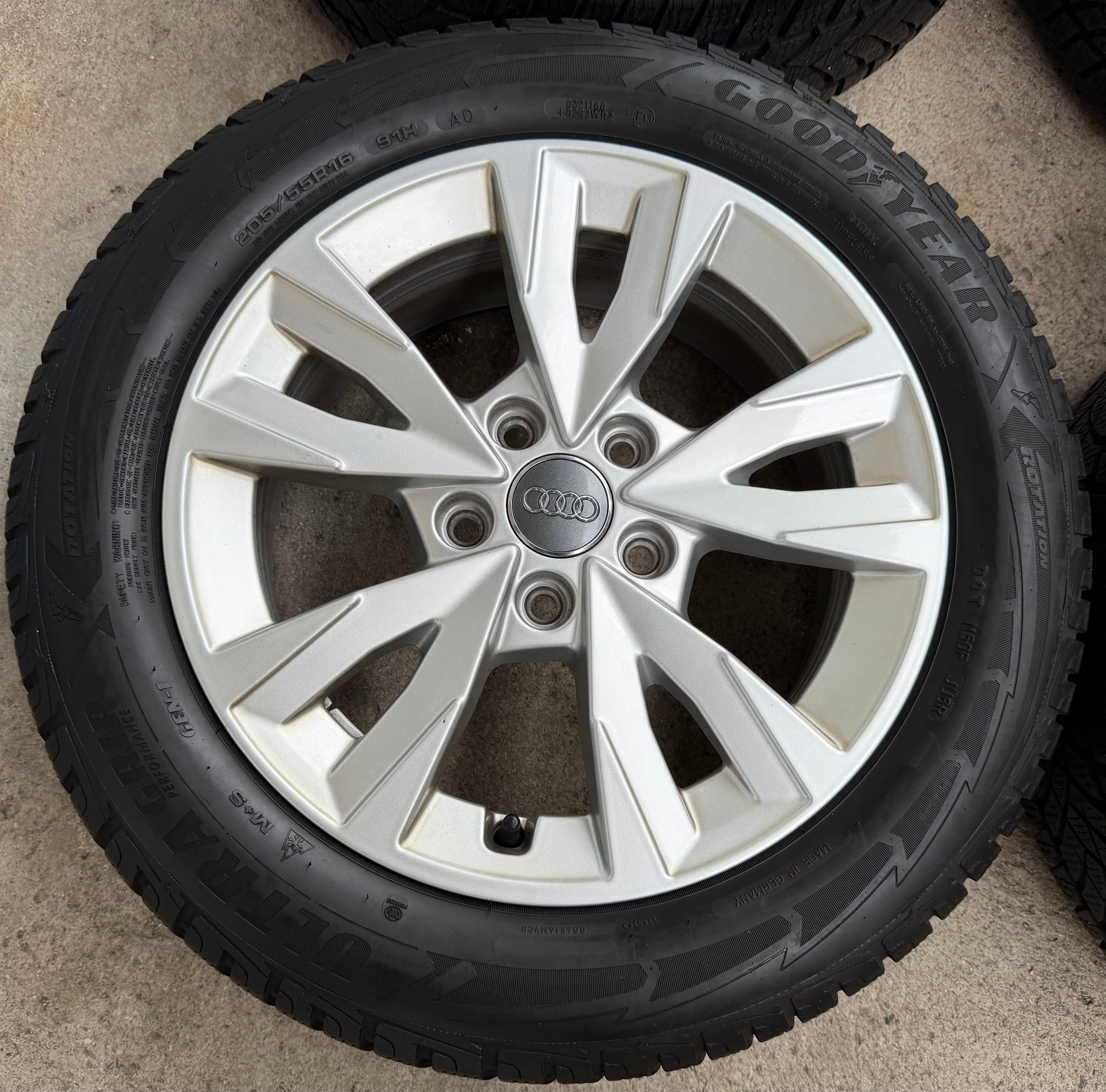 4 Original Alu Winterräder Audi A3 8Y 8Y0071496 205/55R16 91H Goodyear