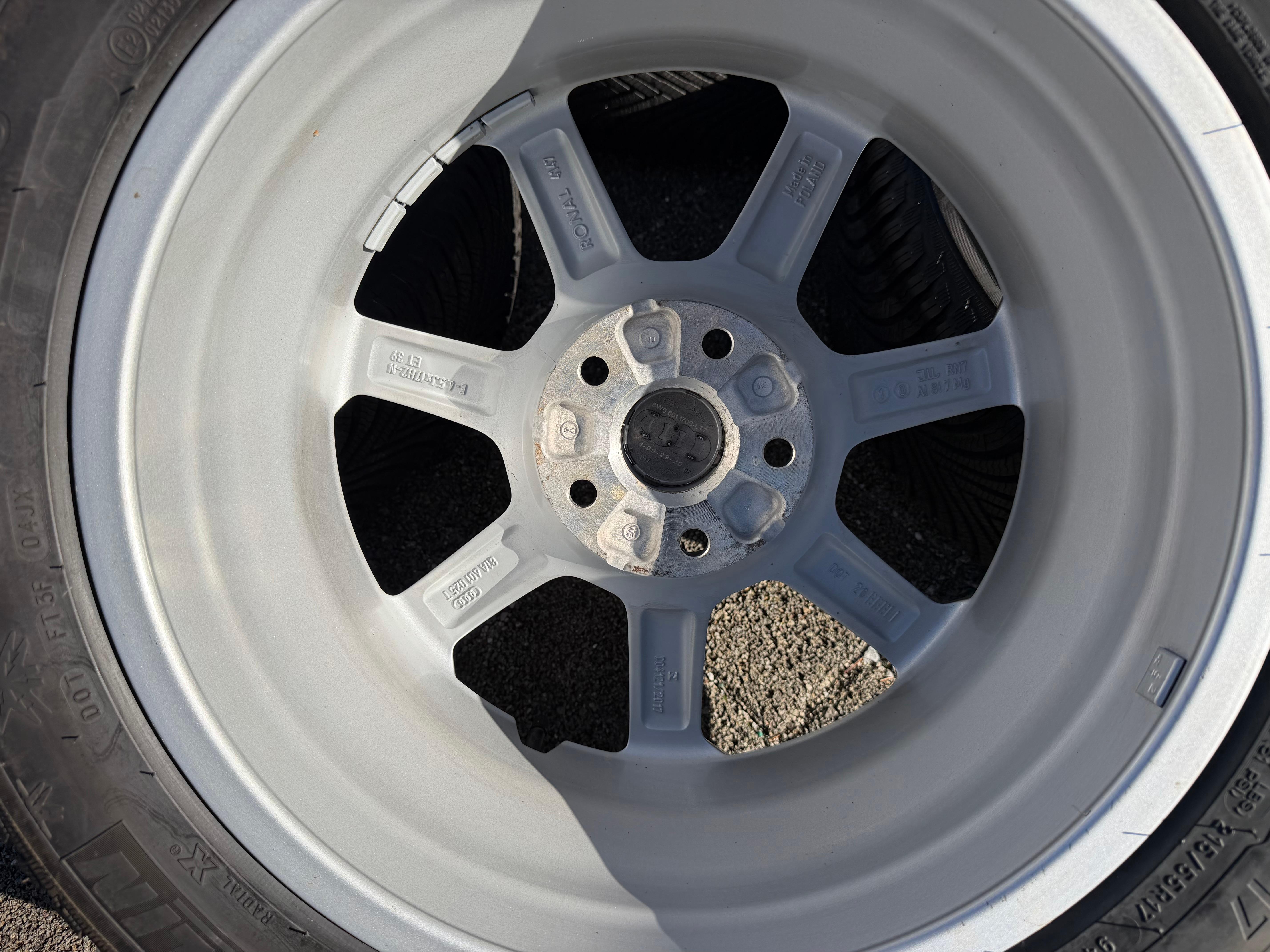 4 Original 17" Alu Winterräder Audi SQ2 GA 81A601025T 215/55R17 94V Michelin 8MM