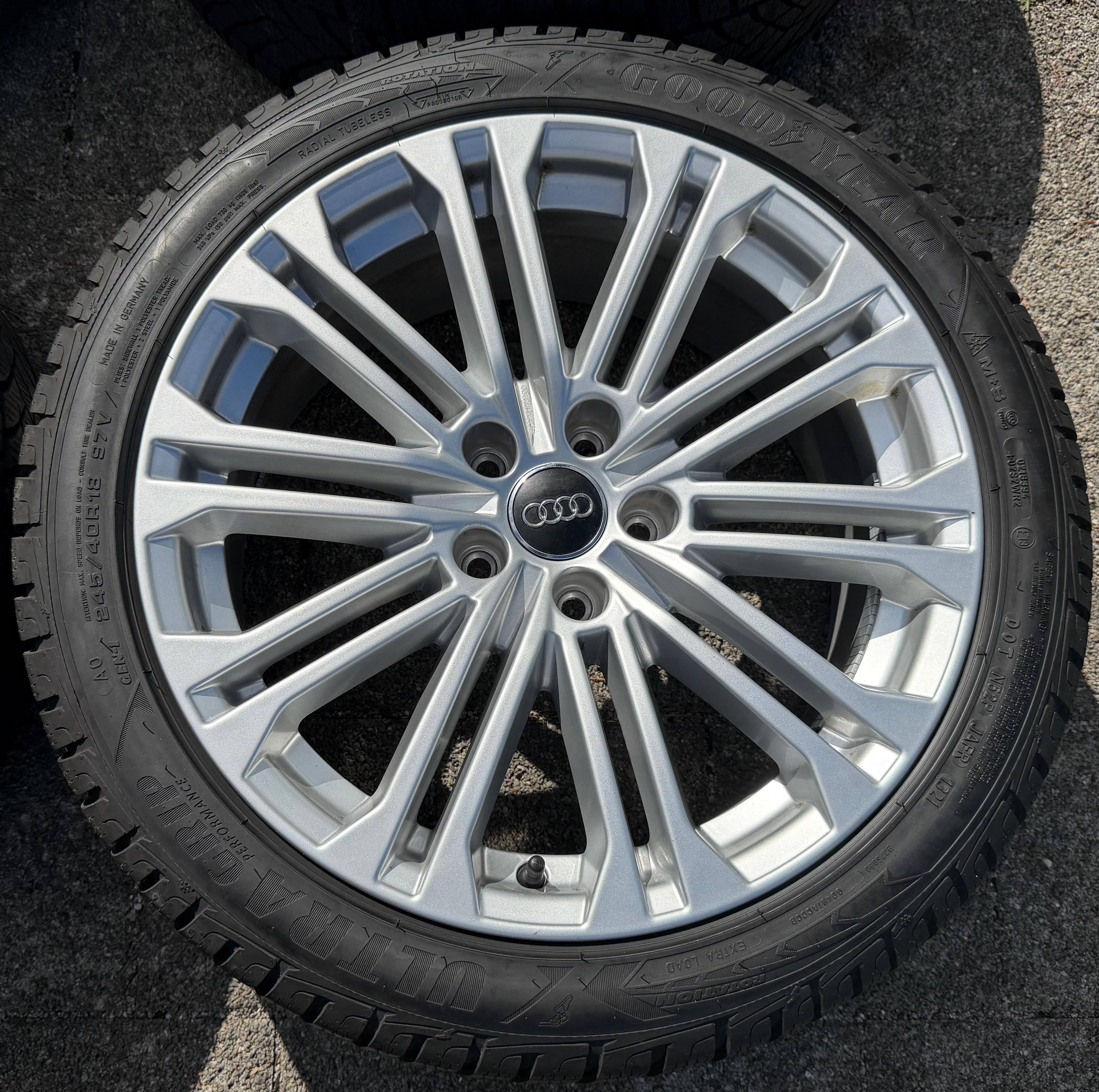 4 Original 18" Alu Winterräder Audi A5 S5 8W F5 245/40R18 97V 8W0601025EE Goodyear