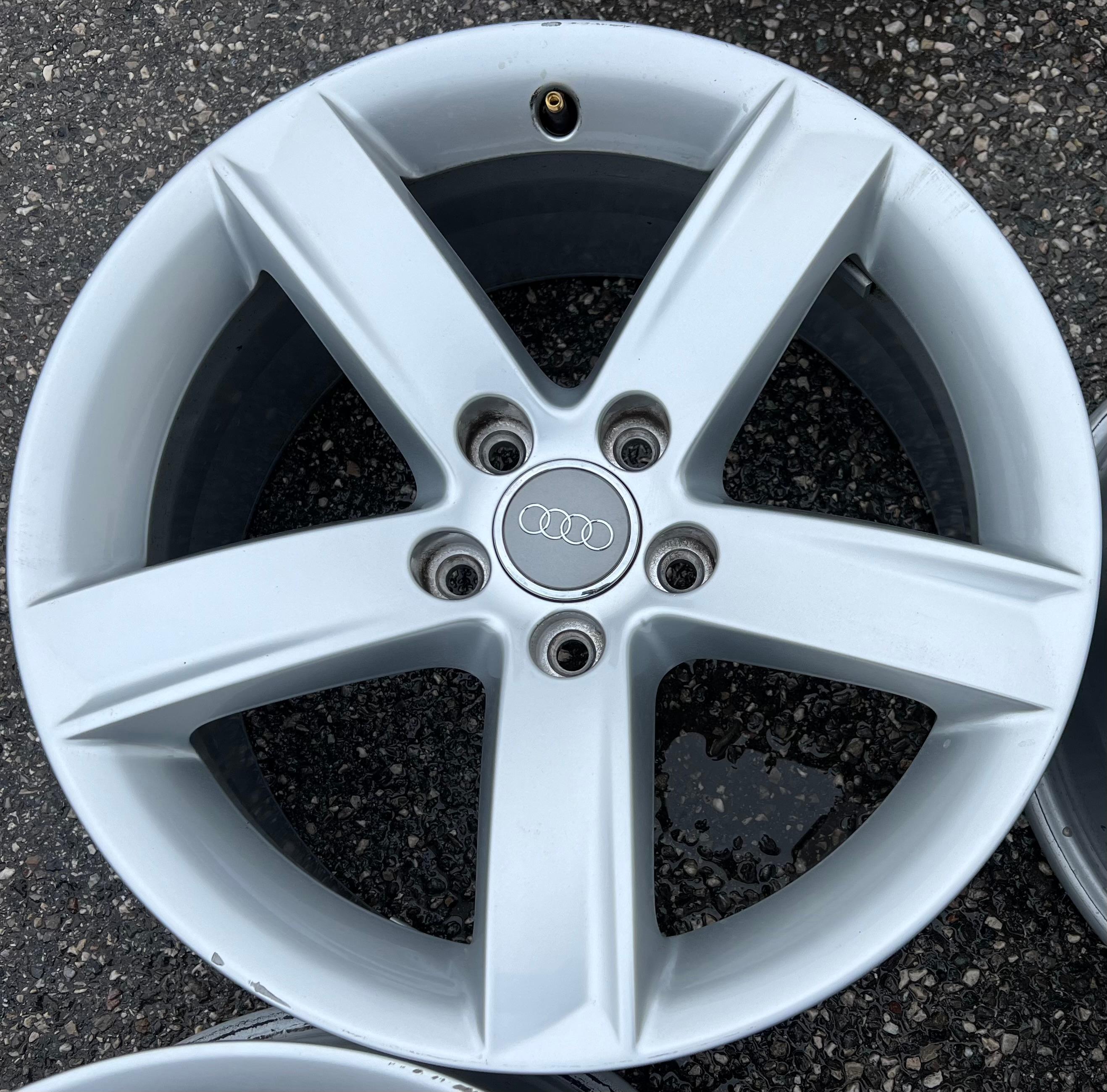 4 CERCHI ORIGINALI IN ALLUMINIO DA 17" AUDI A5 8T 8T0071497 CONSEGNA GRATUITA