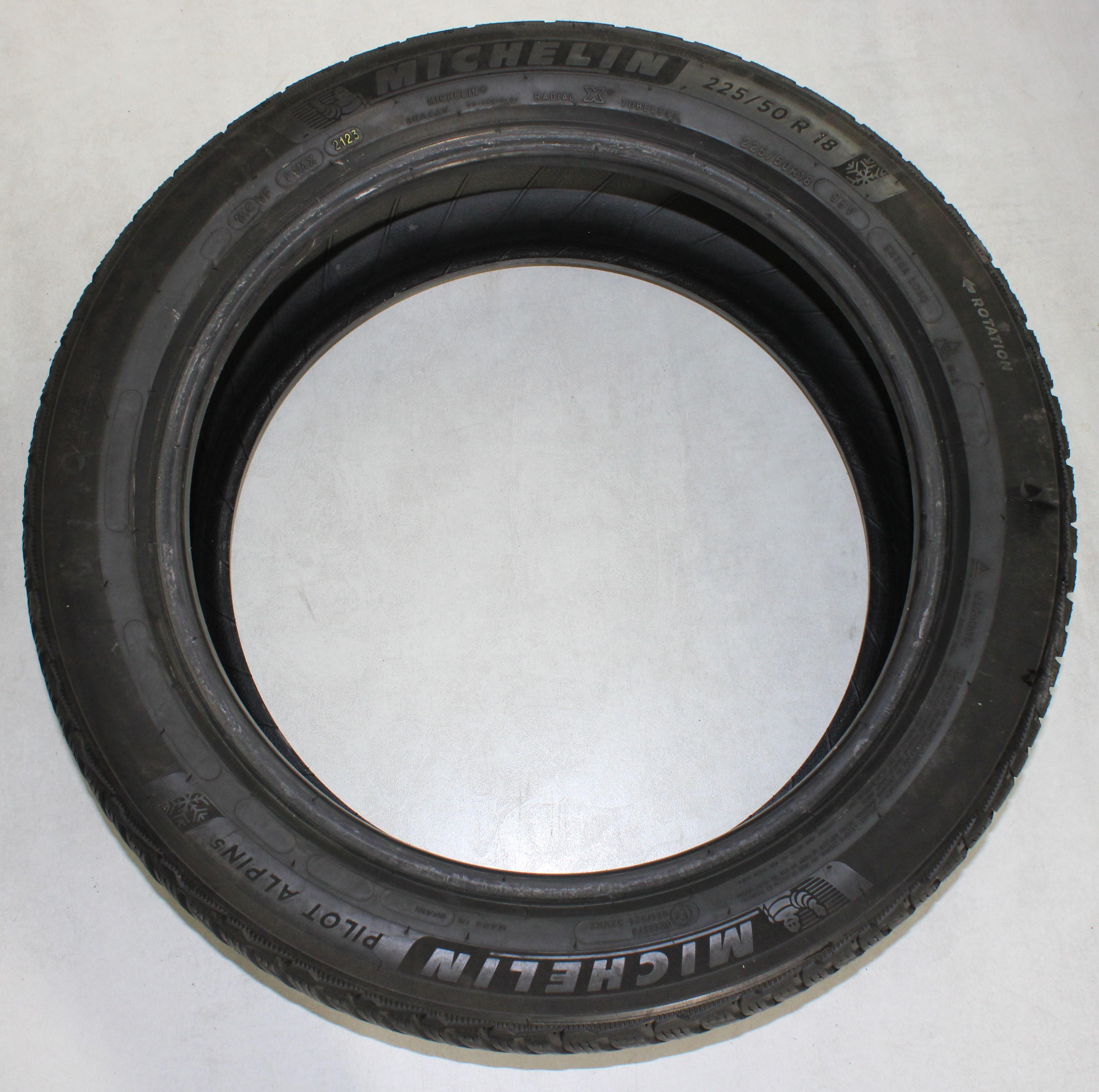 4 x 225/50R18 99V pneus hiver Michelin Pilot Alpin 5 2x4,5-5mm/2x5-5,5mm 2023 XL